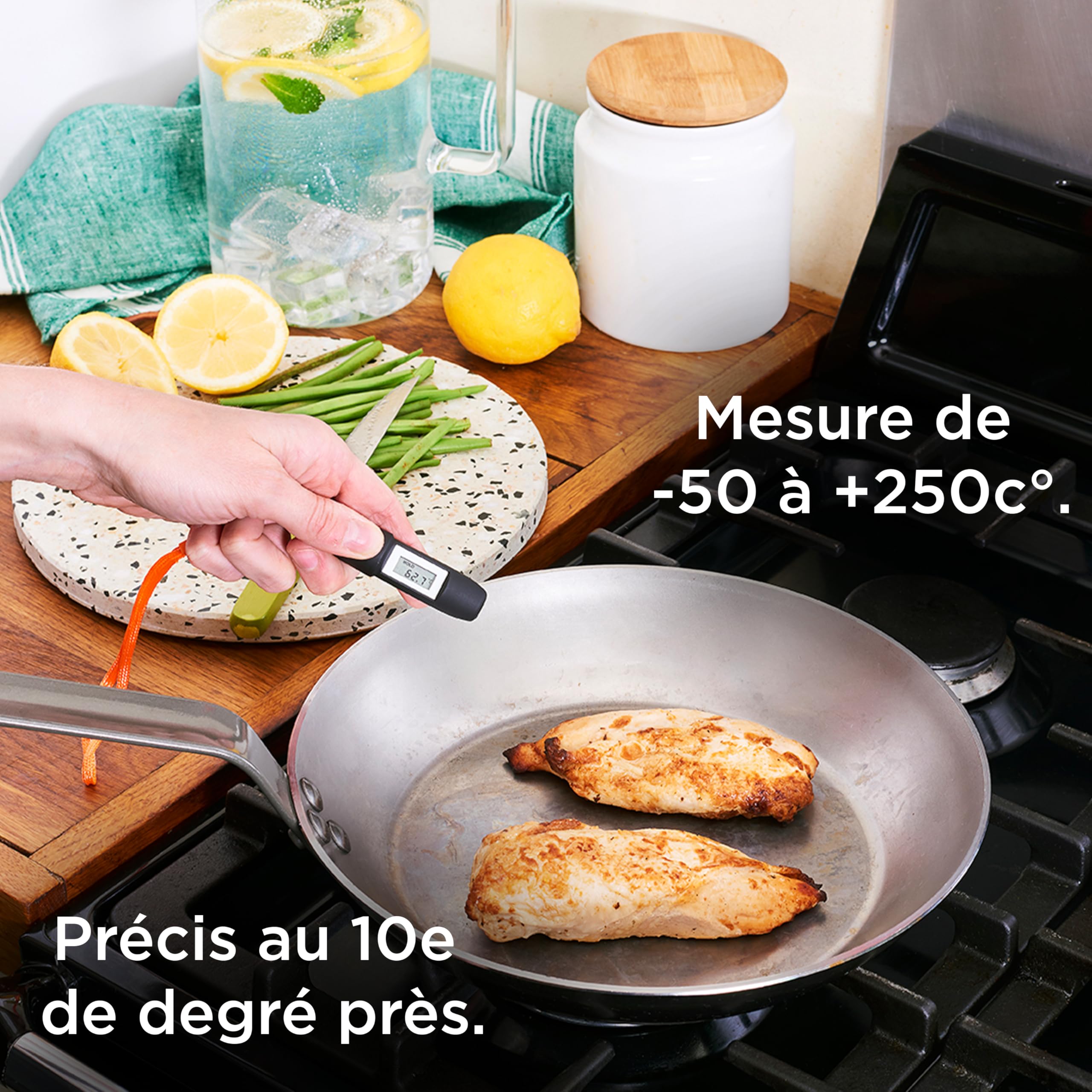 Mastrad - Thermomètre Infrarouge Sans Contact – -50°C À +250°C – Pointeur Laser - Précision Au 1/10 de degré – Idéal Chocolat & Sucre – Affichage Numérique