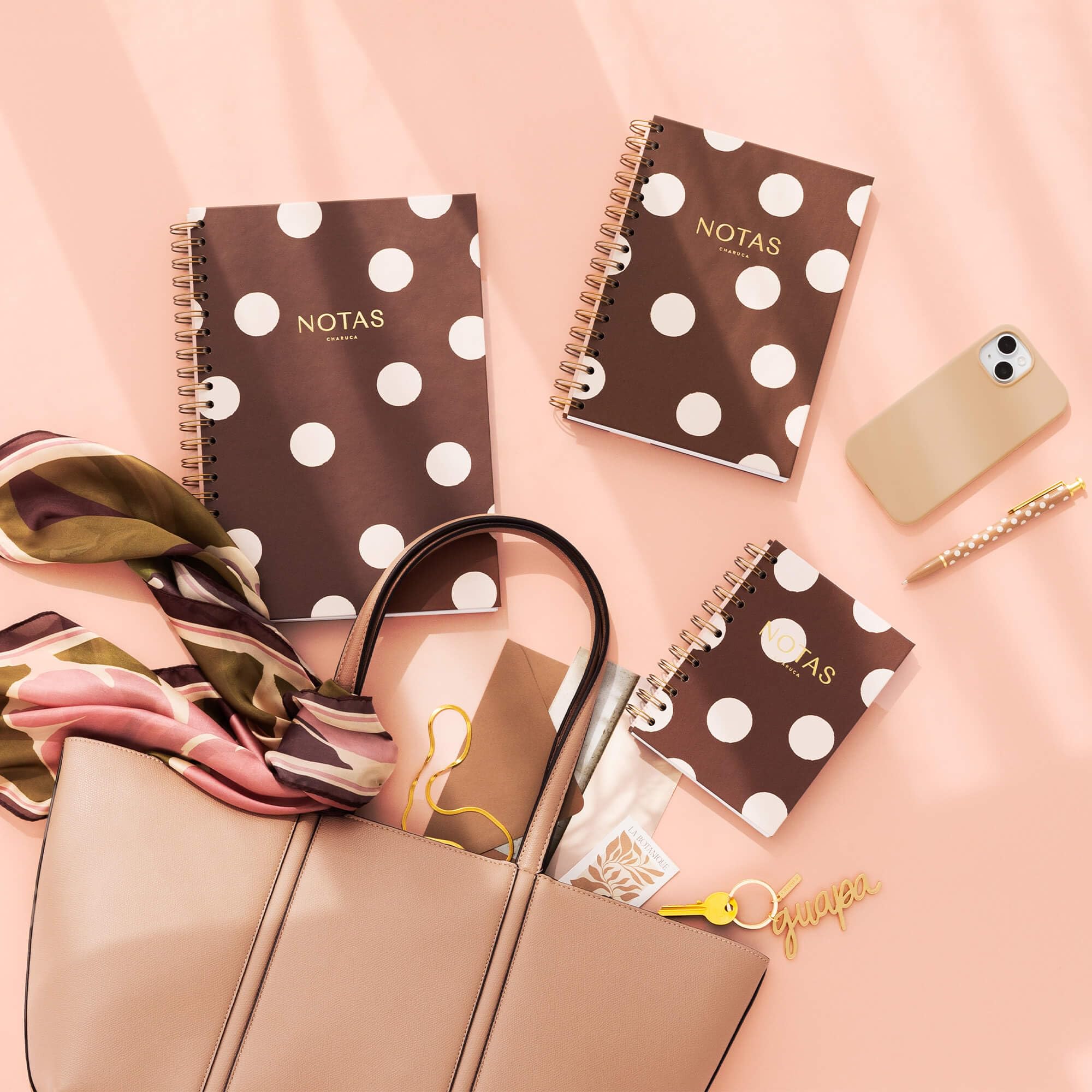 CHARUCA - Pack de 3 Cuadernos A4 con Portadas a Elegir - Interior de puntos • detalles en dorado • Incluye REGALO Bolígrafo de Diseño • Ideal para Proyectos y Organización Personal - Certificado FSC