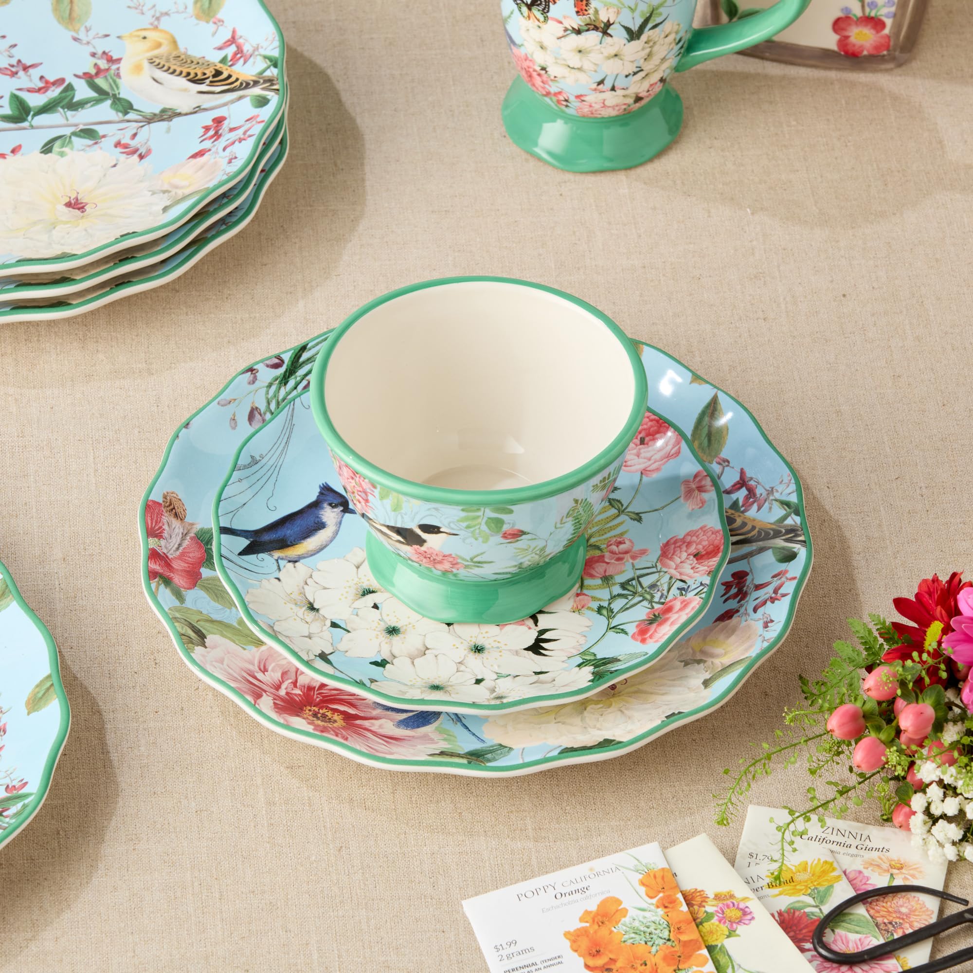 Certified International Flora - Juego de vajilla de 16 piezas, servicio para 4, incluye cena, platos de postre, tazas y cuencos de helado de pedestal con vibrantes diseños florales inspirados en la