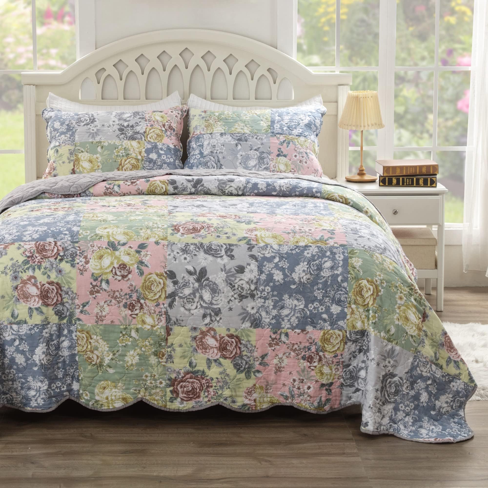 Amazon.com: Chic Shabby Romantic Rose Bedding Quilt Set Queen : Home ...