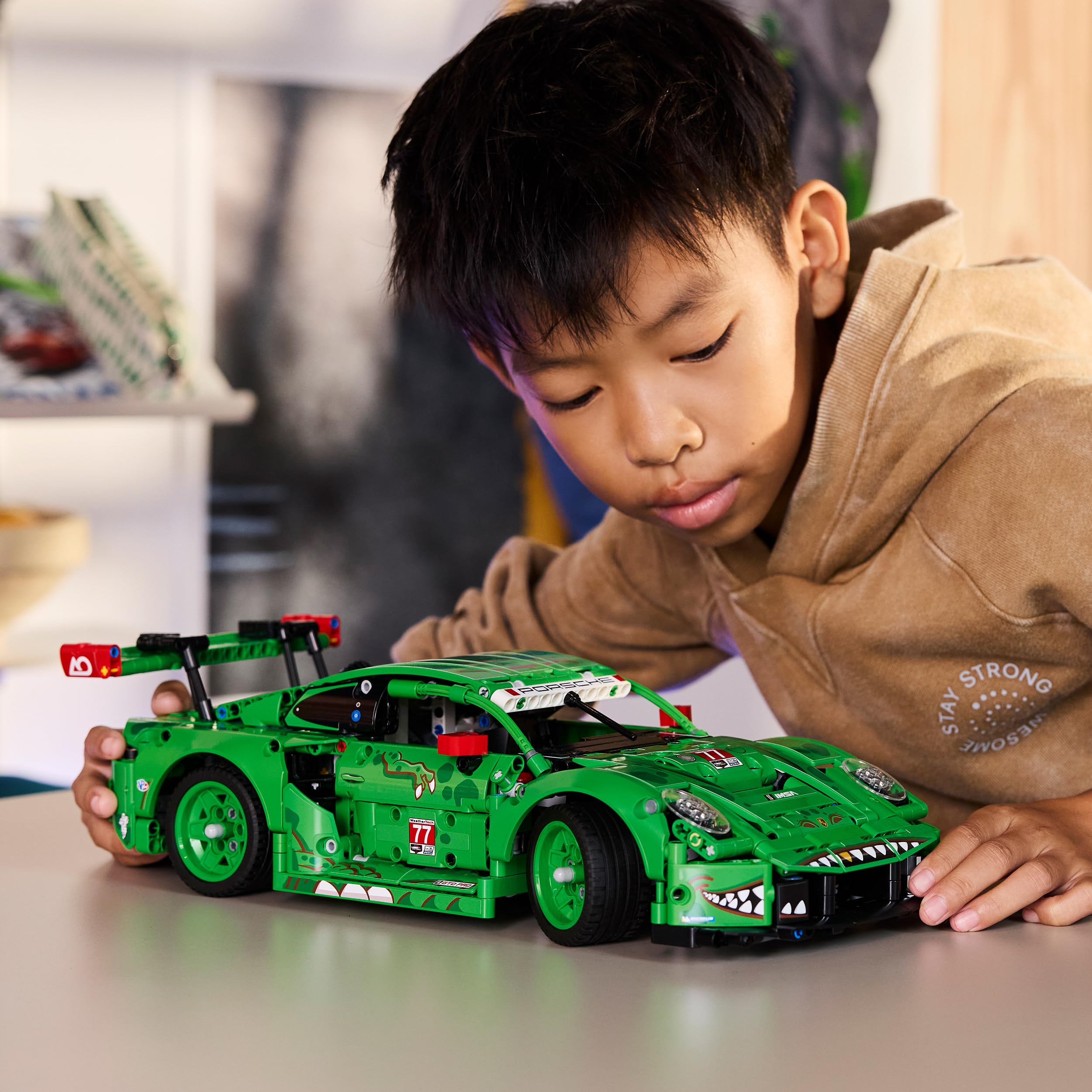 LEGO Technic Auto Porsche 911 GT3 R REXY AO Racing - Macchina Giocattolo - Kit di Modellismo con Motore a 6 Cilindri, Trazione Posteriore e Design da Dinosauro - Regalo per Bambini da 11 Anni - 42224