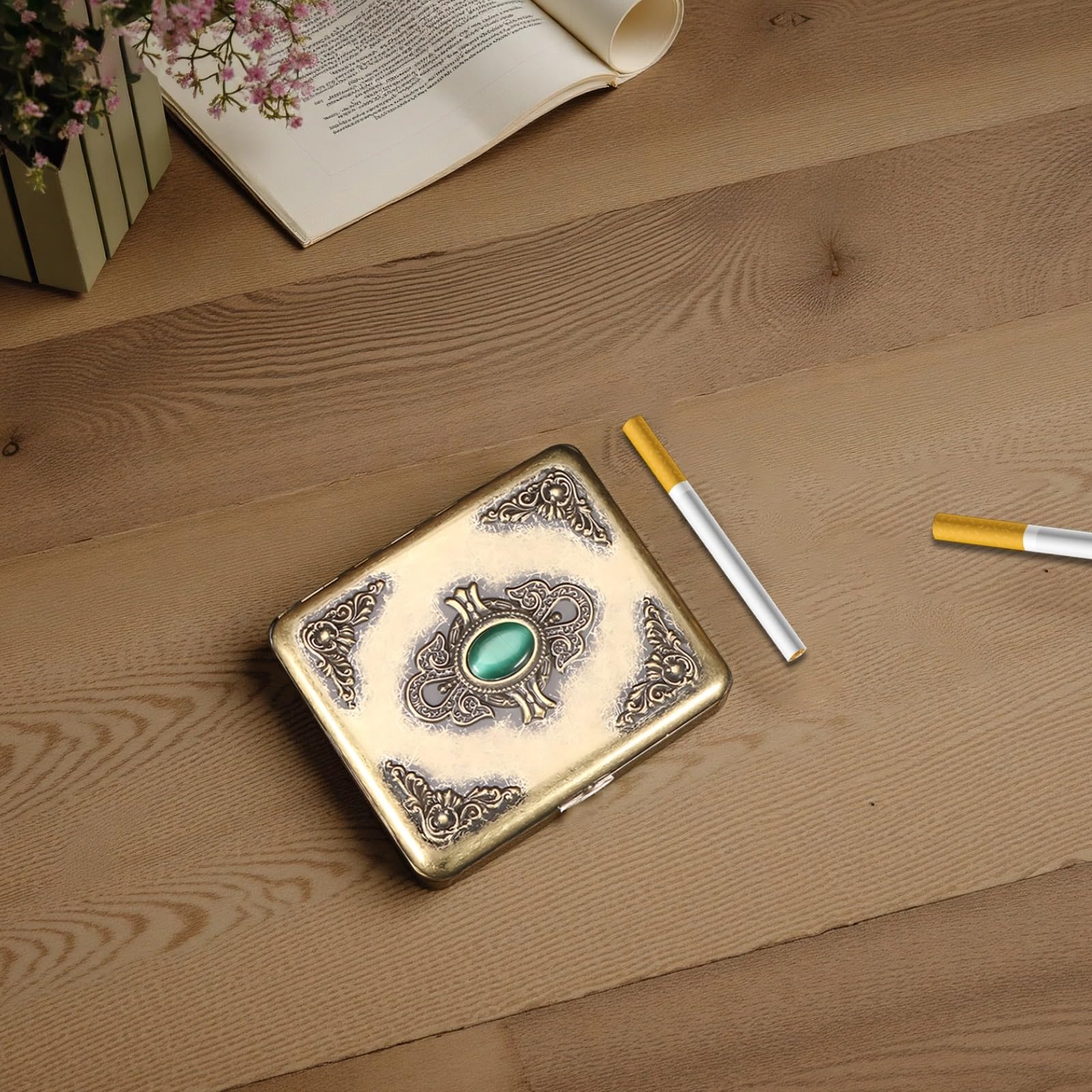 Étui à cigarettes vintage, métal bronze antique, capacité 20 cigarettes, relief floral avec incrustation de jade, design symétrique à clapet, étui portable pour hommes et femmes