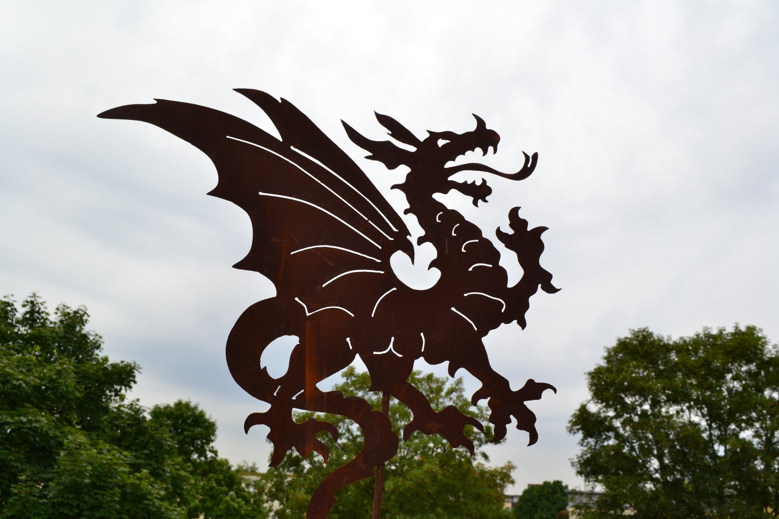 Gartenstecker Drache- Figur 60 cm-außergewöhnlicher Metallstecker - Höhe gesamt 120 cm - Fabelwesen Drache-Gartendekoration - sehr gute Qualität