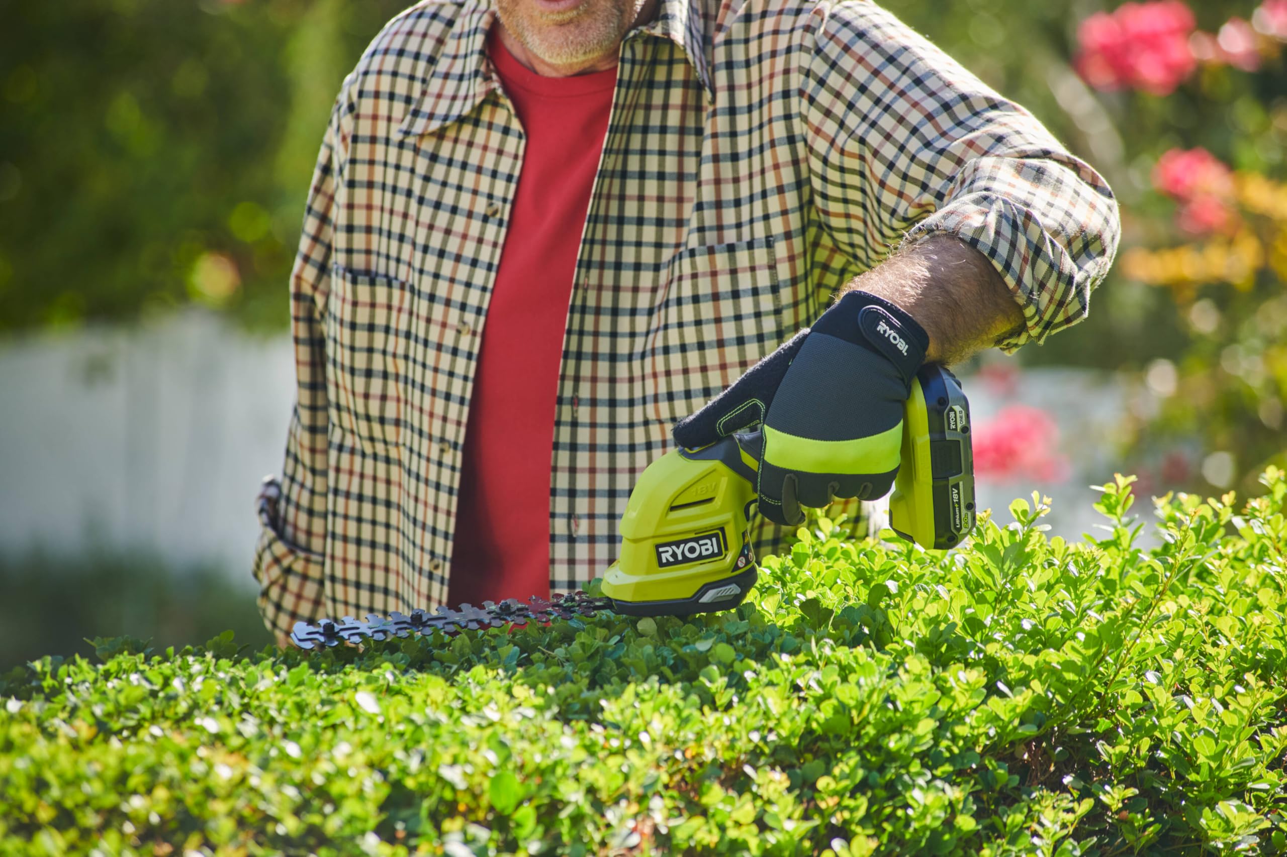 RYOBI One+ 18V Tijeras de césped y arbustos 2-en-1 RY18GSA-120T – Cuchillas SK5, Hoja 20 cm, Corte hasta 10 mm – Incluye batería 2,0 Ah, Cargador y Estuche