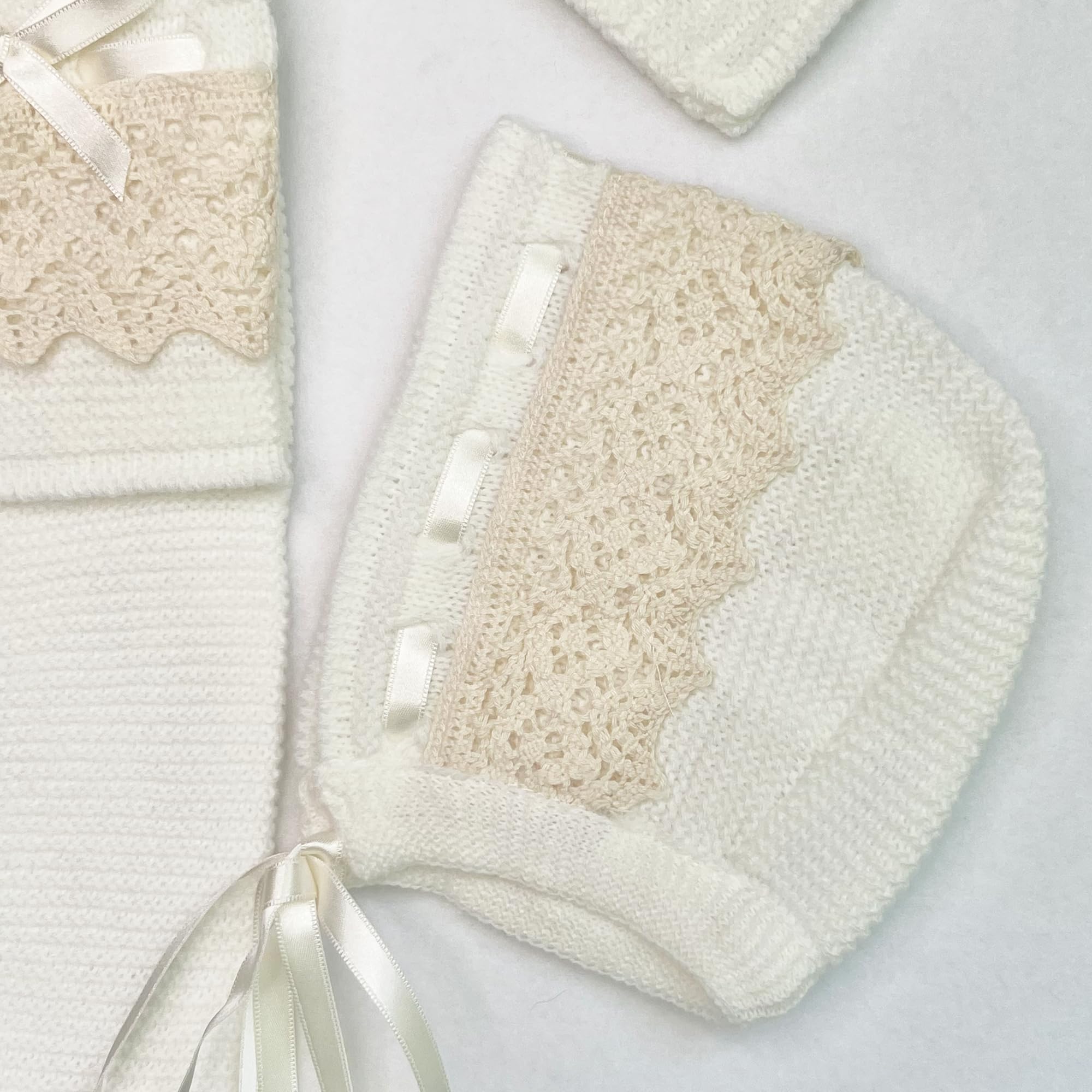 Conjunto de ropa de punto para recién nacido, elegante para llegar a casa con encaje y cintas - beige - recién nacido