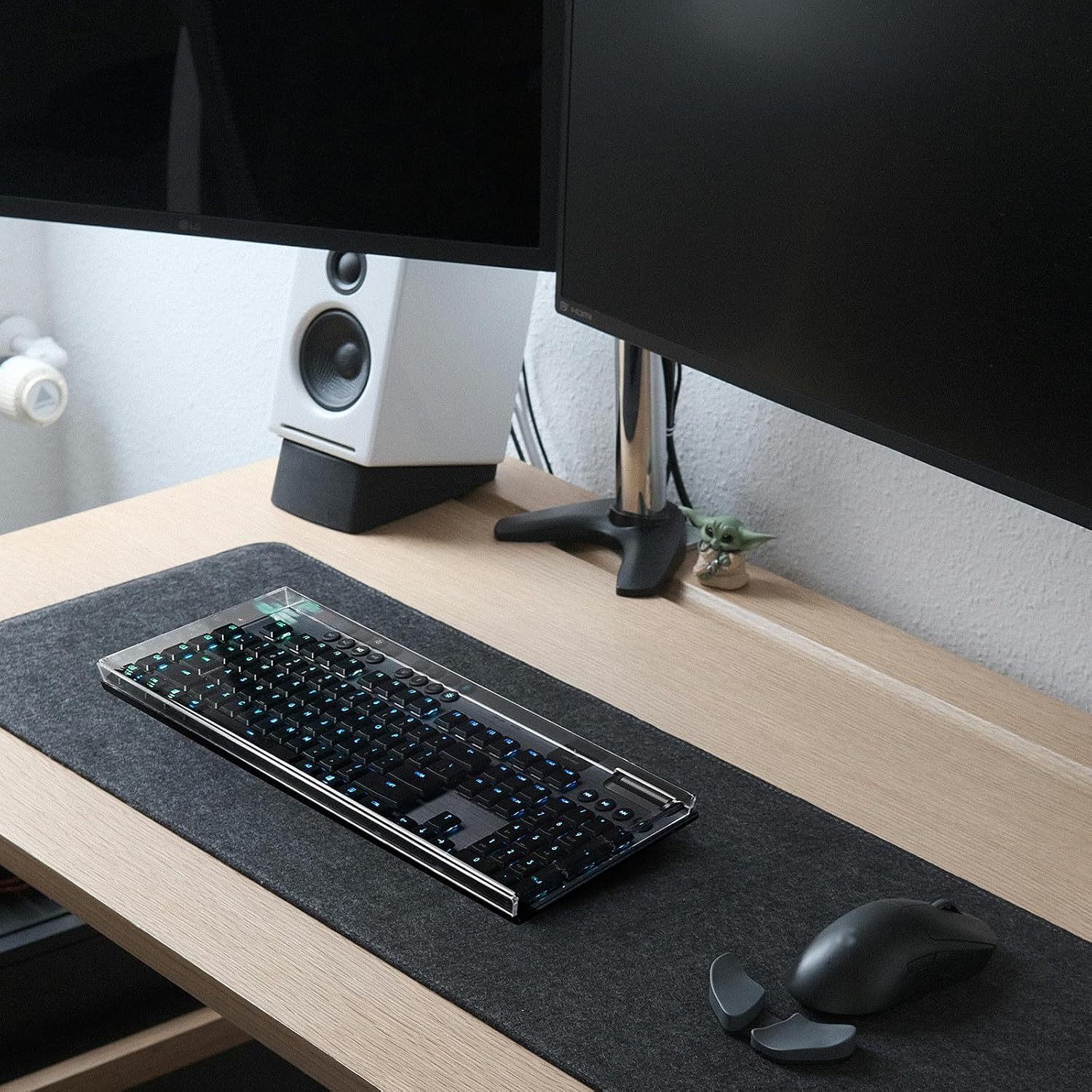 Geekria Keyboard Dust Cover, Clear Acrylic Keypads Cover Compatible with Logitech G915 / G915 X Lightspeed / G815