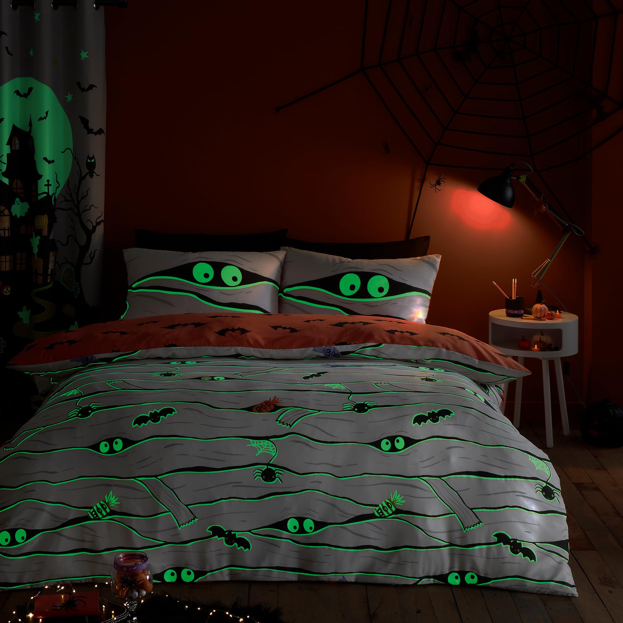 Bedlam - Housse De Couette Halloween Fête - Taille Lit Simple (140 X 200cm) - Réversible (2 Couleurs) - Housse De Couette Lumineuse - Citrouille, Fantômes & Squelettes - Décoration Halloween