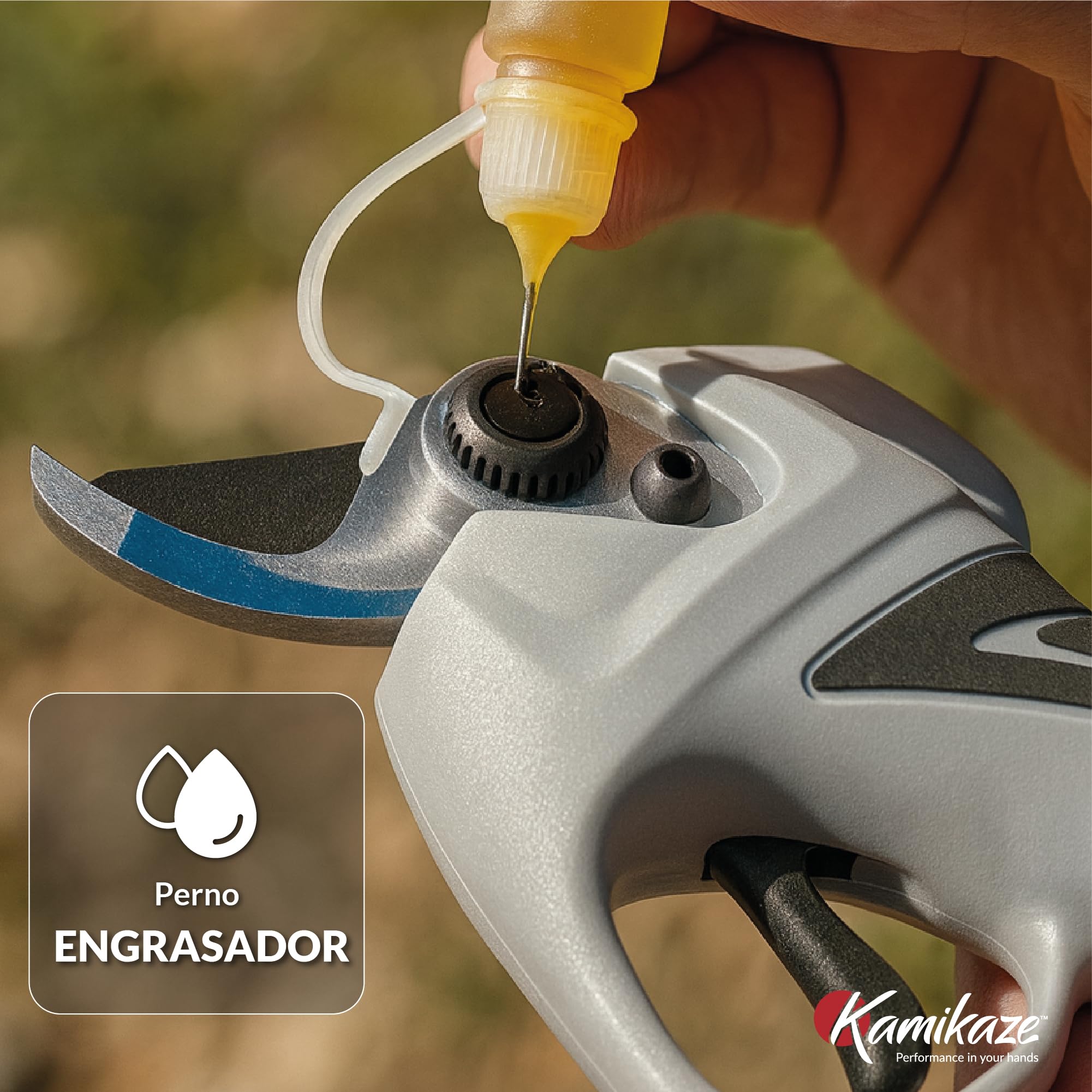 KAMIKAZE KV362 Tijera de podar eléctrica profesional. Podadora eléctrica. Tijeras batería de 14,4V. Sin cable. 35mm Ø. Tijera profesional. Incluye maletín. Indicador de carga y cortes.