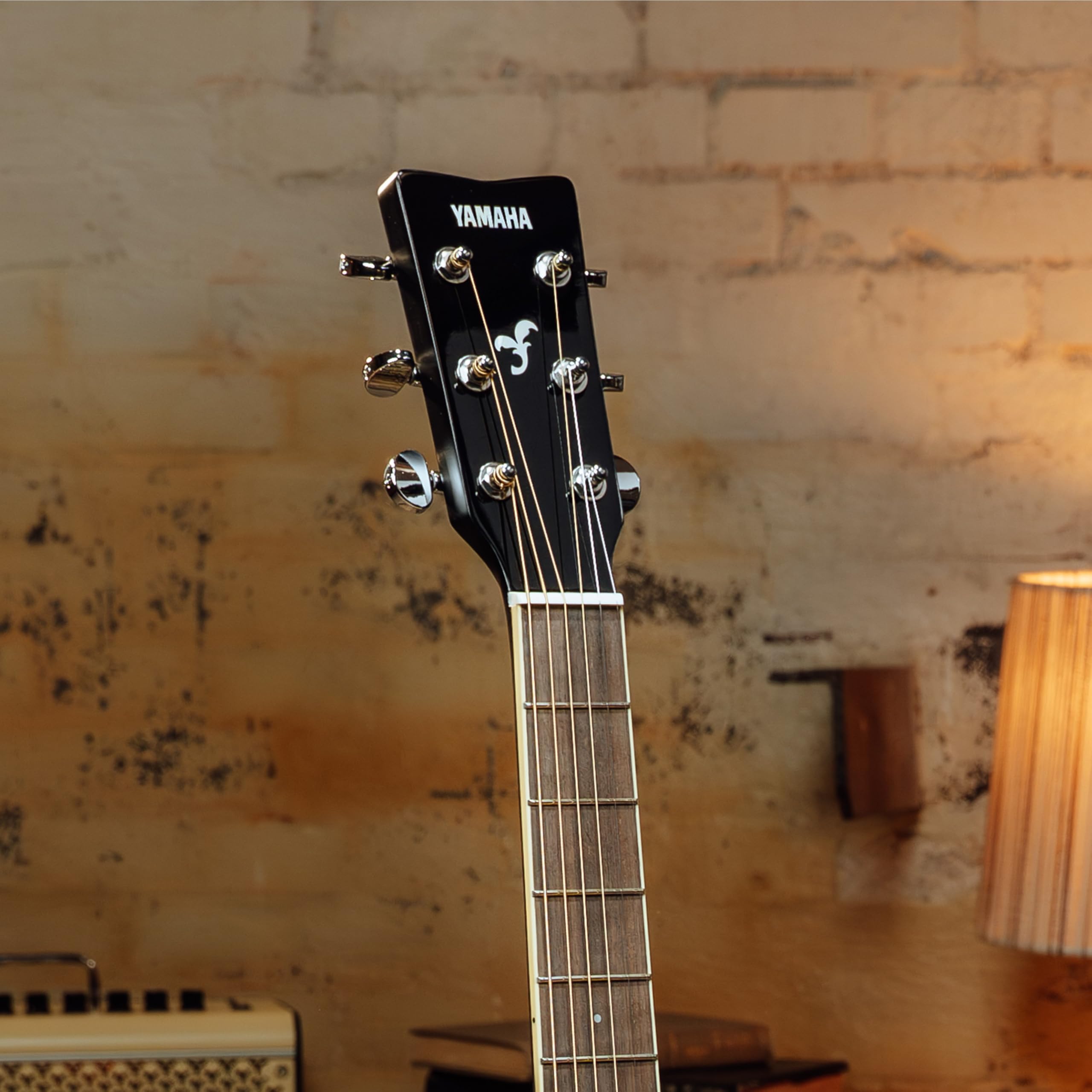 YAMAHA FG820 Chitarra Acustica – Corpo Dreadnought Full-Size, Scala 24,96″, Top in Abete Massello, Fondo e Fasce in Mogano, Tastiera in Palissandro, Corde in Acciaio – Nero