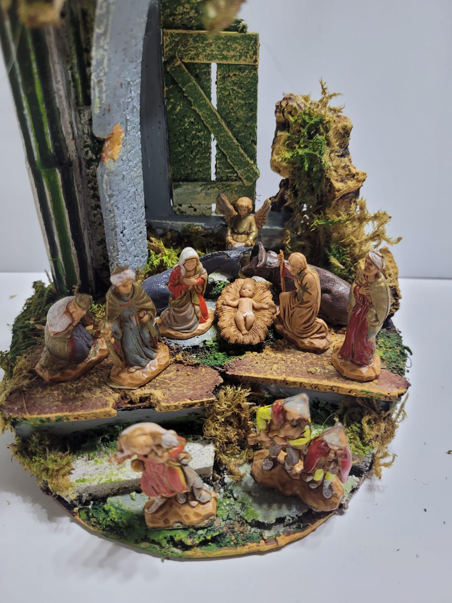 Mini-Tempel Krippe Durchmesser 14 cm Höhe 22 cm Holz und Kork mit oder ohne Geburt 11 Schäfte 3,5 cm Kunststoff geeignet für Glasglocke