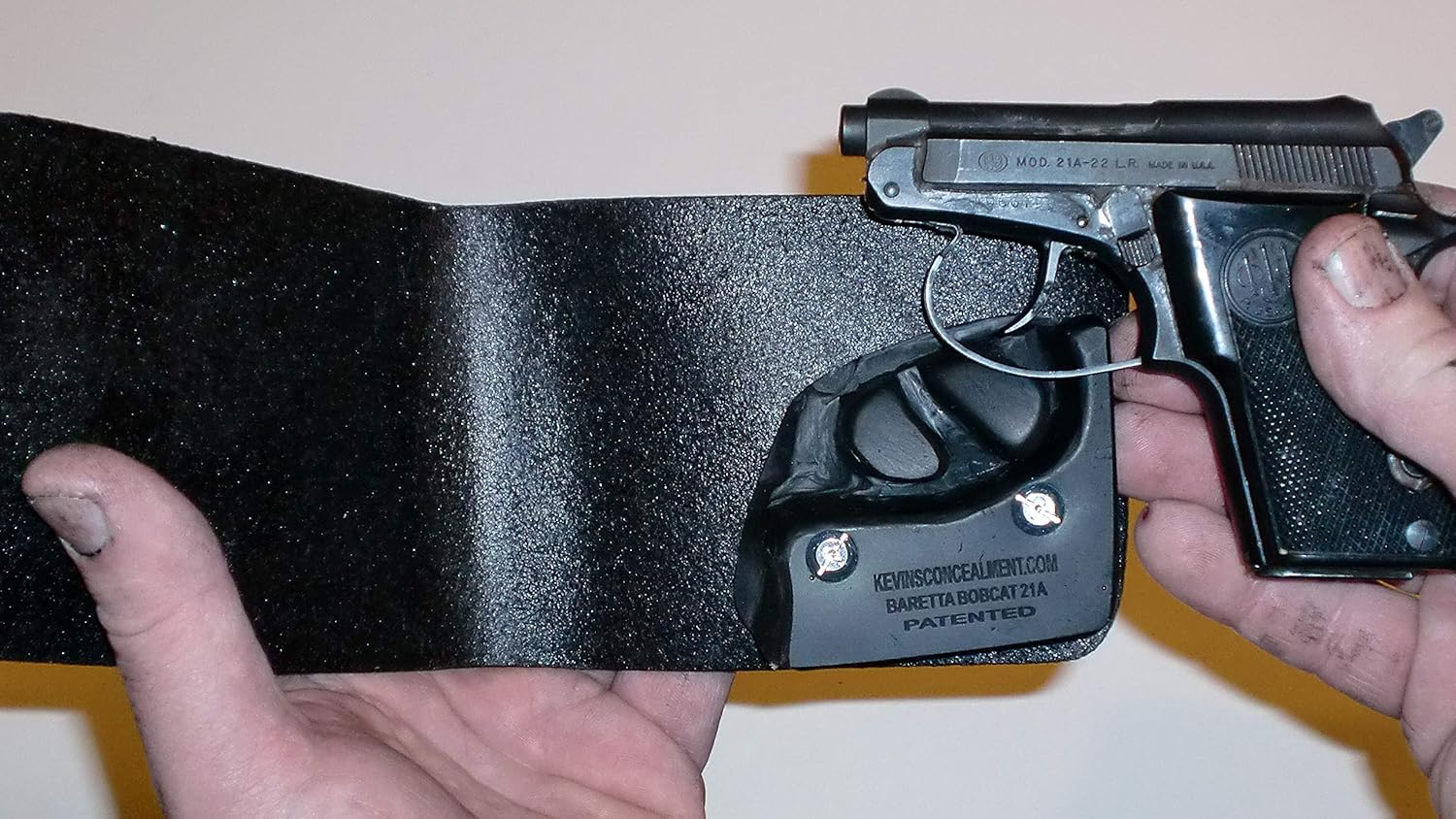 Wallet Holster for Full Concealment - Beretta Bobcat 21A