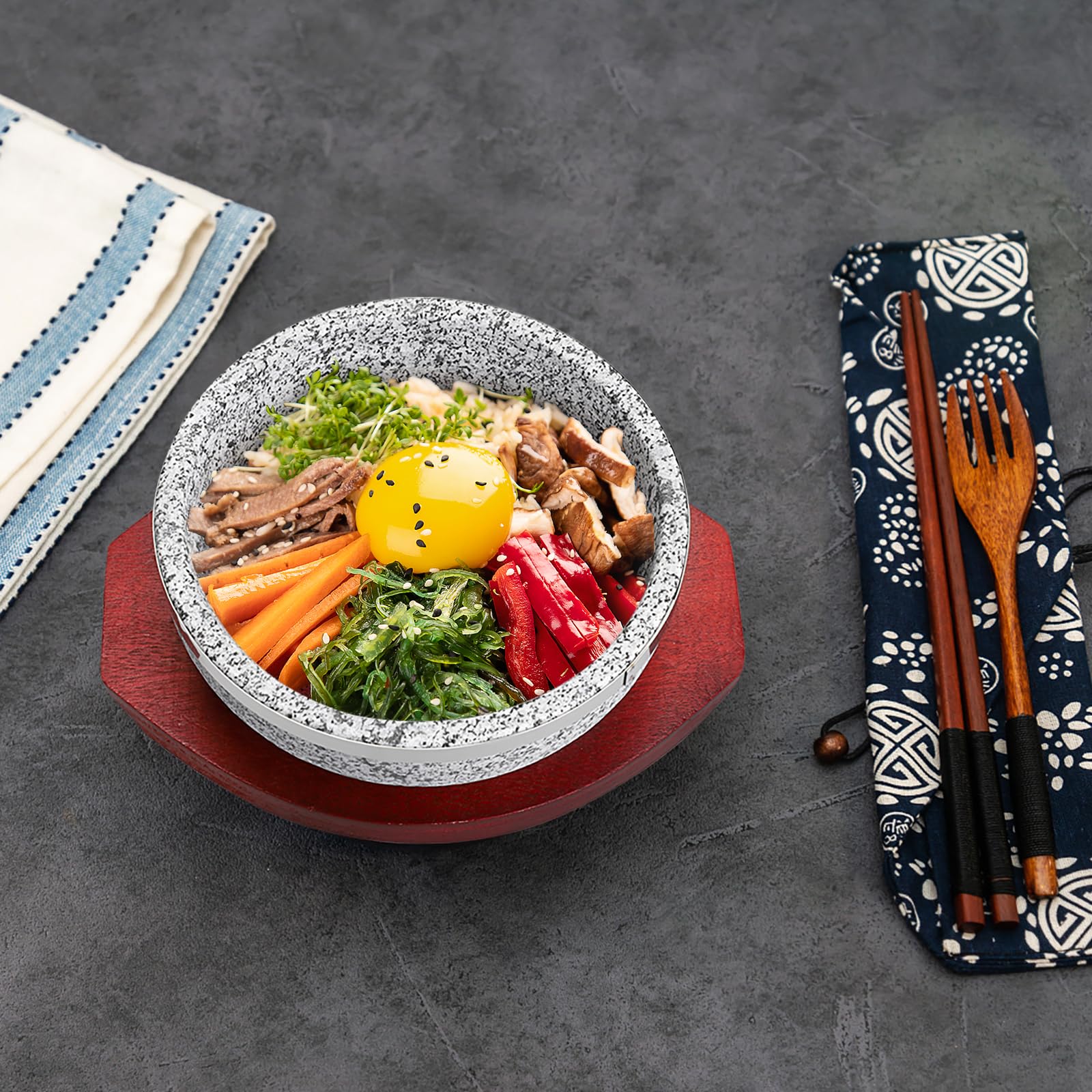 Set di 2 ciotole in pietra coreana con vassoi in legno, in granito Dolsot Bibimbap