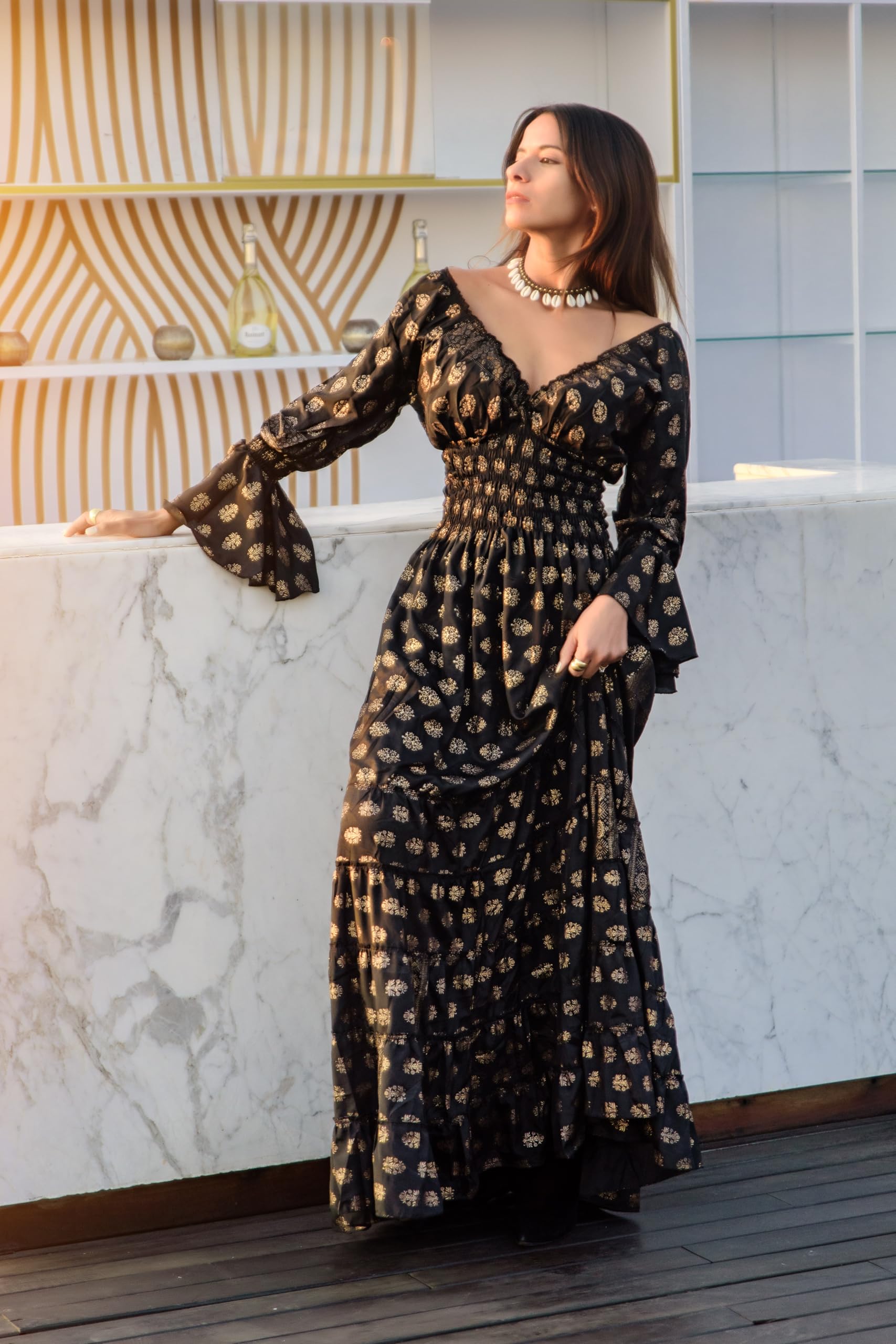 Vestido Boho Chic Sadagold Negro Estampado Dorado, Largo, Mangas largas, Seda, Escote en V
