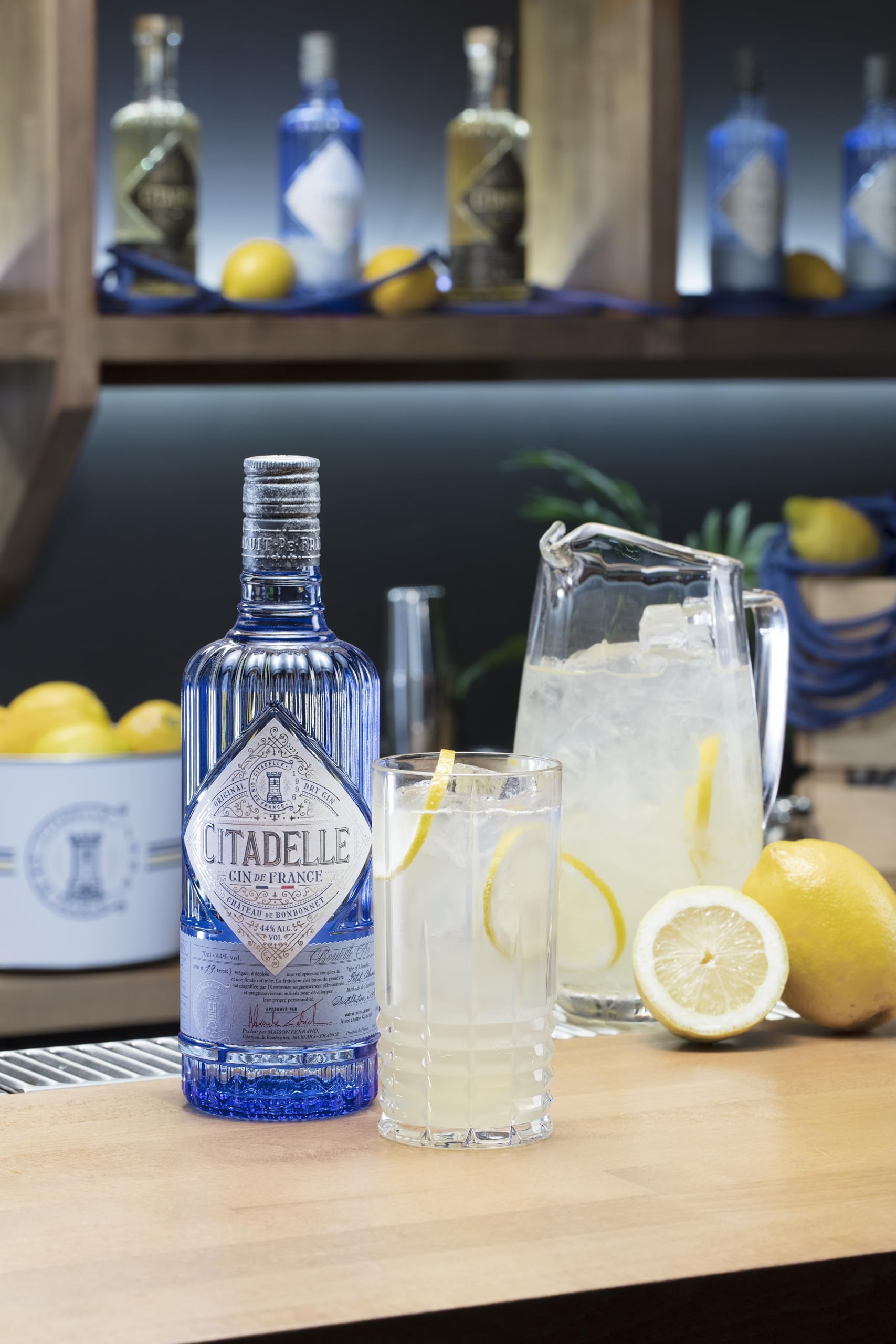 CITADELLE Gin - Distilled Gin - Origine : France - 44% Alcool - 70 cl | Origine : France / Poitou-Charentes - Notes Herbacées, Fleuries et d'Agrumes - Idéal en Cocktail Gin Tonic