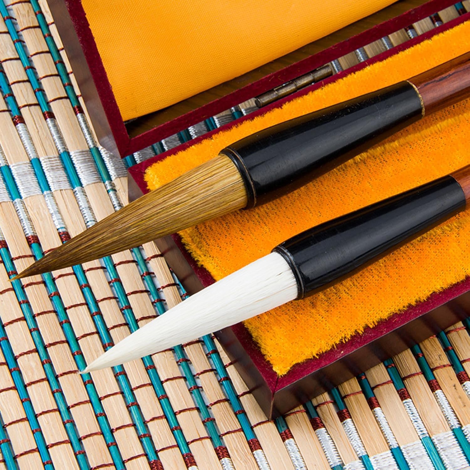 Set de 2 Pinceles de Caligrafía China, Pelo Natural y Lana, con Estuche de Madera 514320
