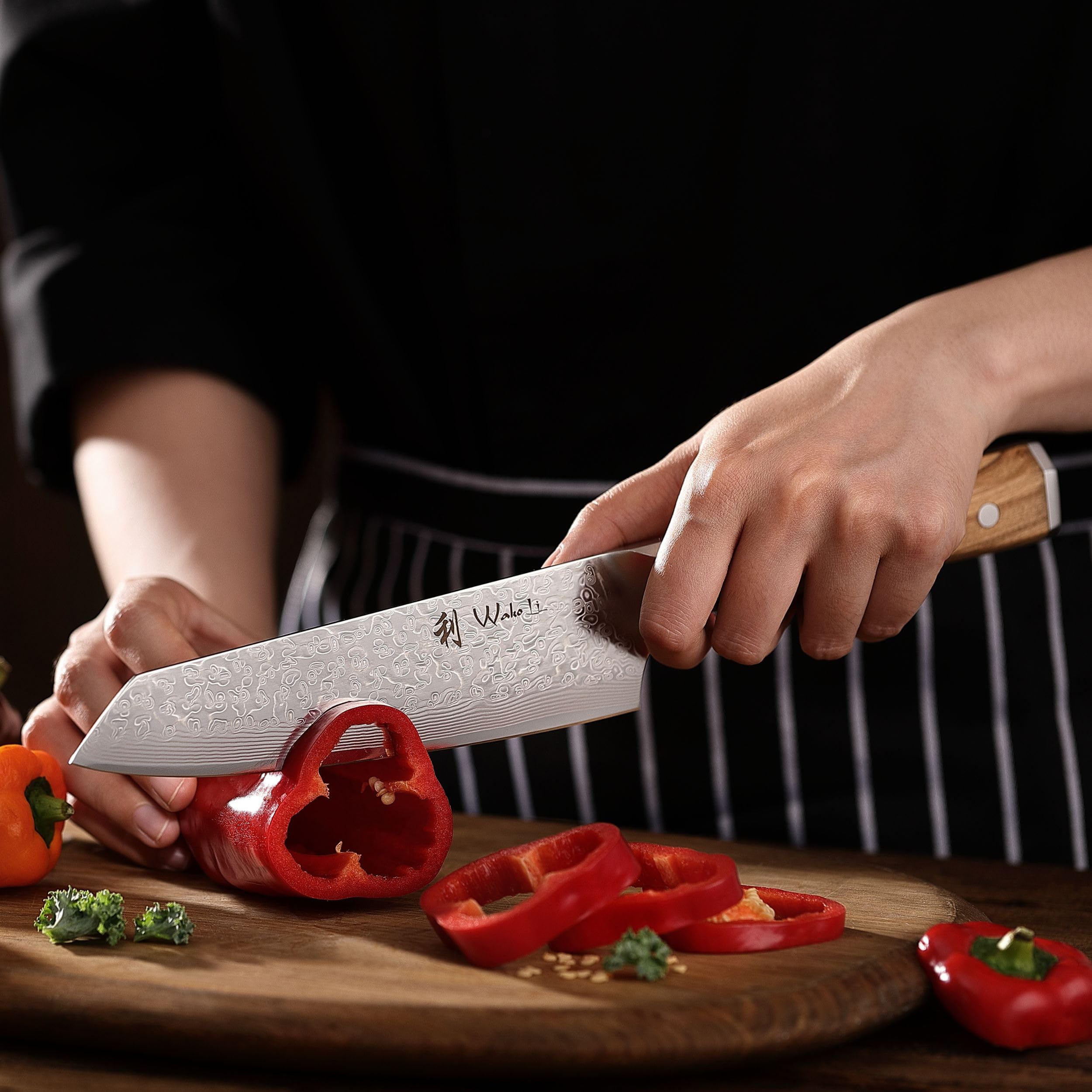 Wakoli Oribu Kiritsuke Messer mit 18 cm Klinge, scharfes Damast Kochmesser aus 67 Lagen mit VG 10 Kern, Full Tang Küchenmesser mit Griff aus Olivenholz in Geschenkbox für präzise Schnitte