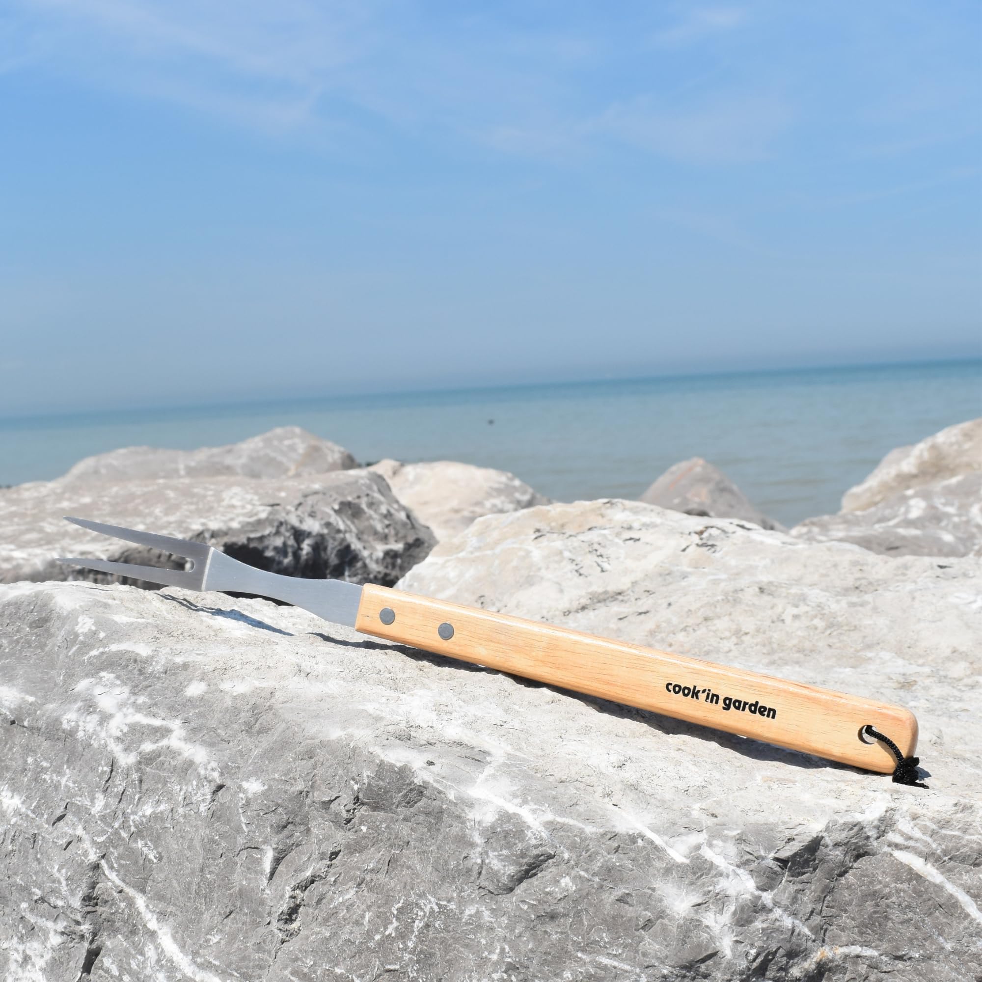 Cook’in Garden - Forchetta Essentiel in Inox con Manico in Legno FSC® 100%, utensile Resistente per Barbecue e plancha, Ideale per Cucina Esterna, Accessorio Durevole per Giardino e terrazza