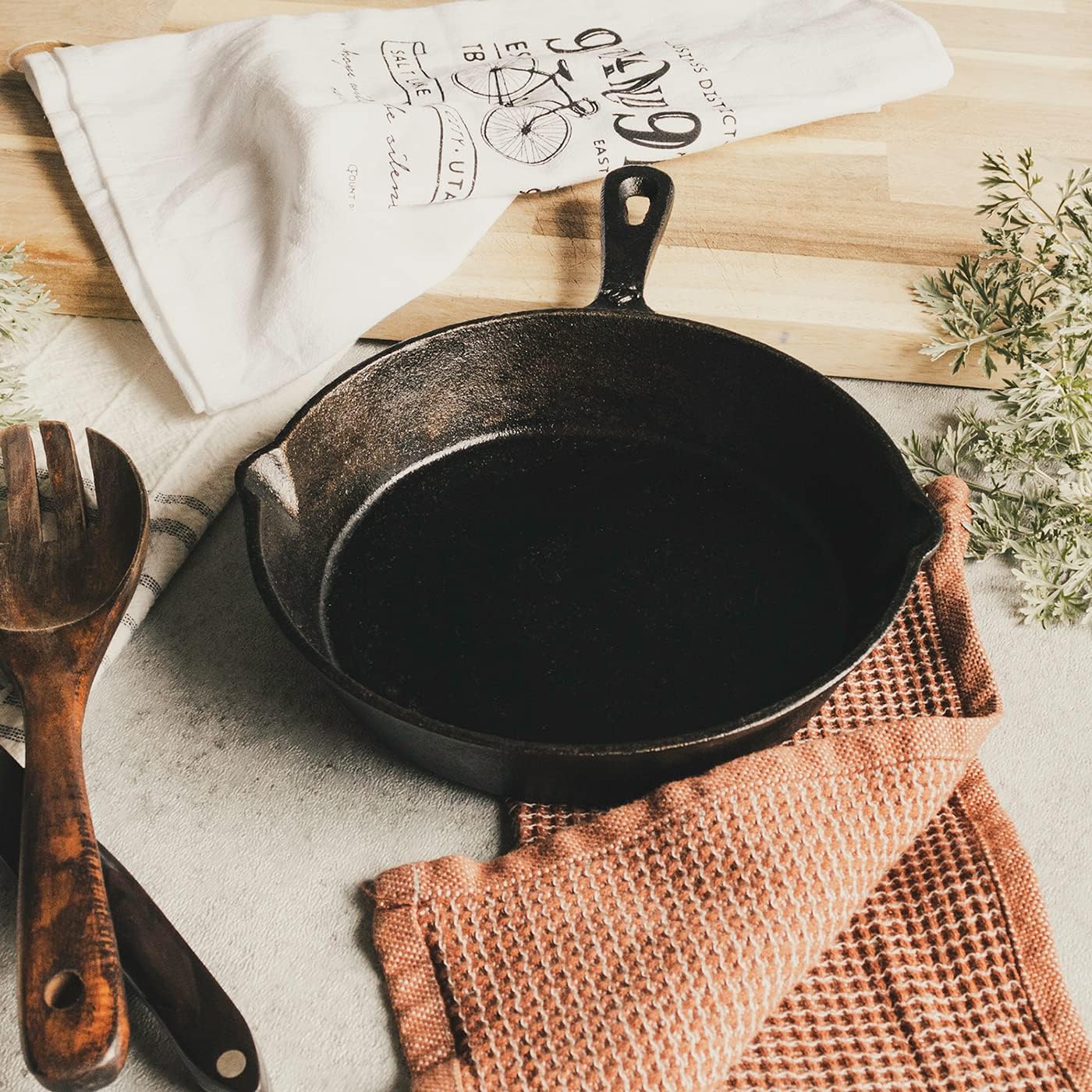 8 Inch Round Medium Pre-Seasoned Cast Iron Skillet