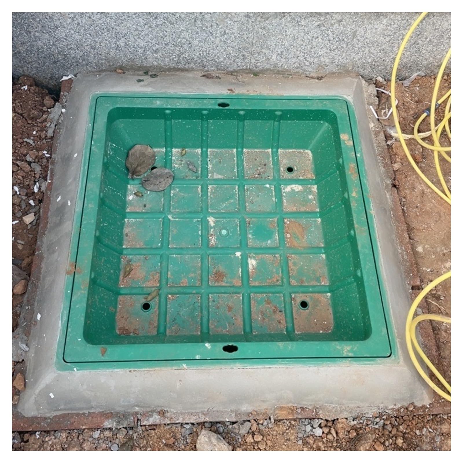 GJMSSMY Invisible Manhole Cover and Frame, Grass Top Recessed Manhole Cover Round/Square Resin Drain with Base Outdoor Garden Septic Tank for Yard Pavement Grass