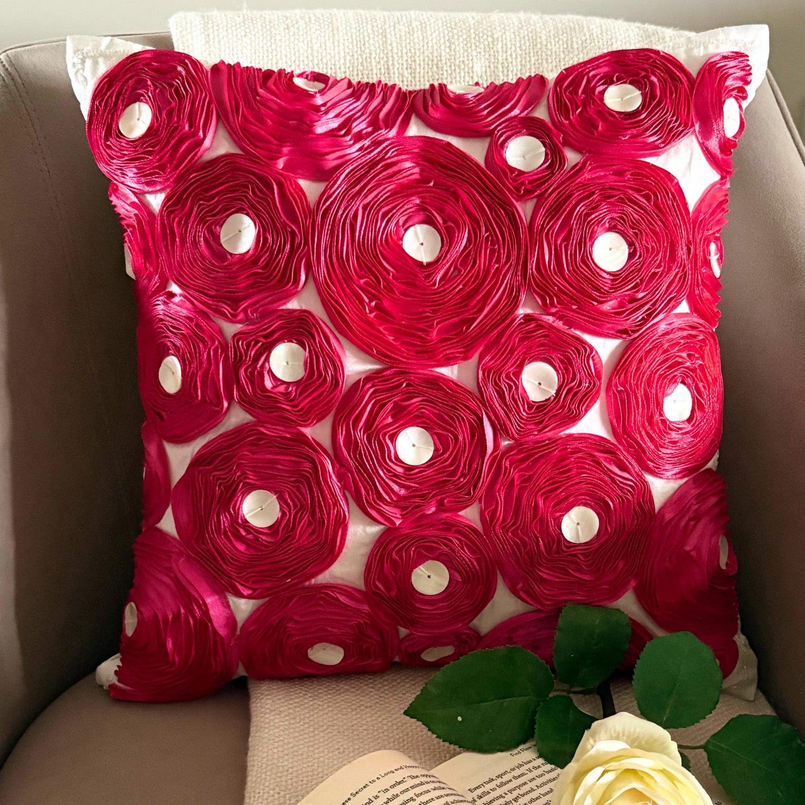 The HomeCentric Federa Cuscino 50x50 Cm In Art Silk Rosa - Motivo Pink Sugar Scroll Con Paillettes, Chiusura Cerniera, Senza Imbottitura - 4