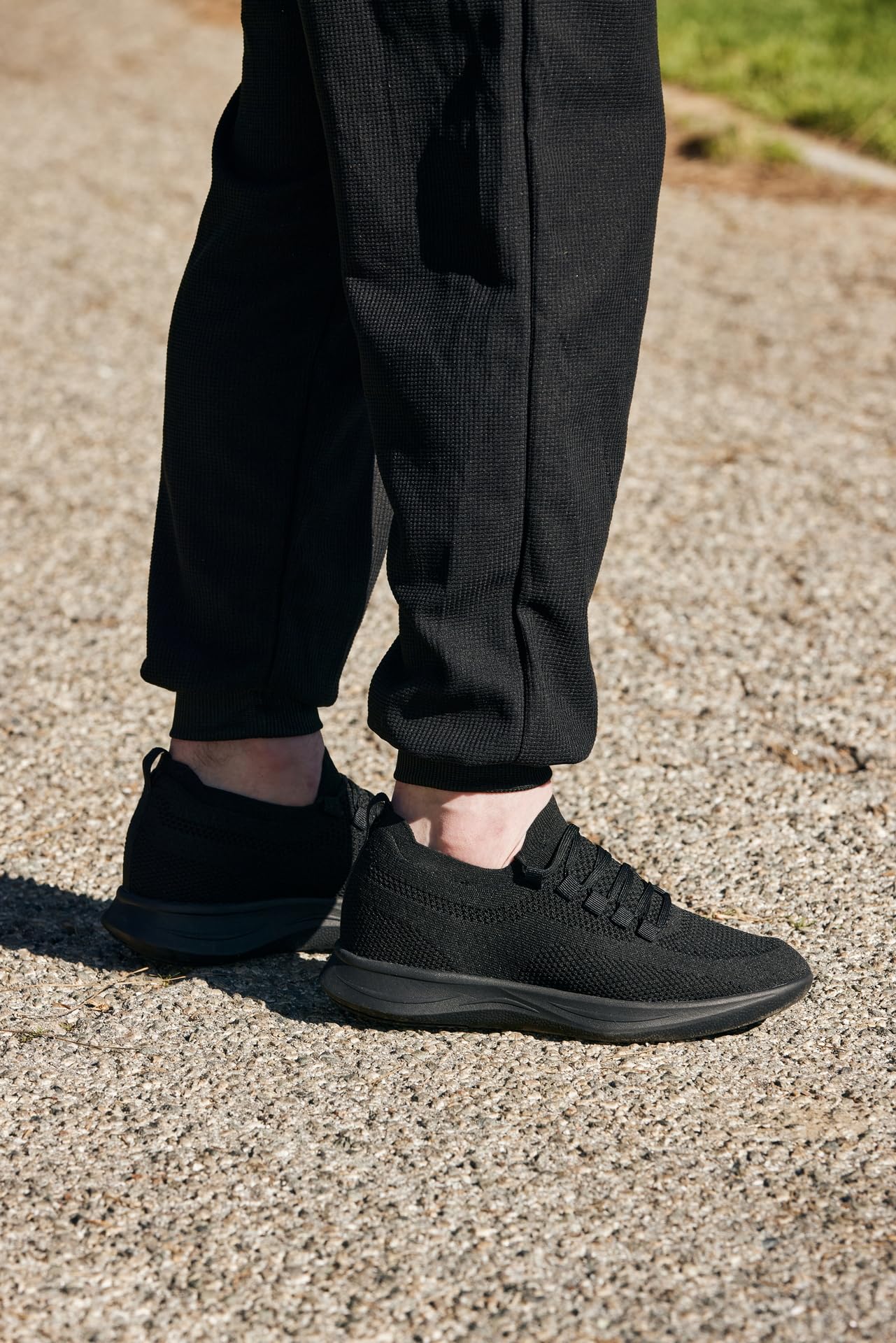 CALTO Zapatos de elevación invisibles para hombre con aumento de altura, tenis deportivos de punto súper ligeros, 2.4 pulgadas más altos