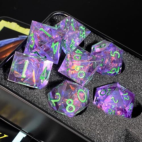 Miniatura 5 de DND - Juego de 7 dados facetados con bordes afilados, números dorados y hermosa caja de hierro, perfecto para juegos de rol y juegos de mesa de