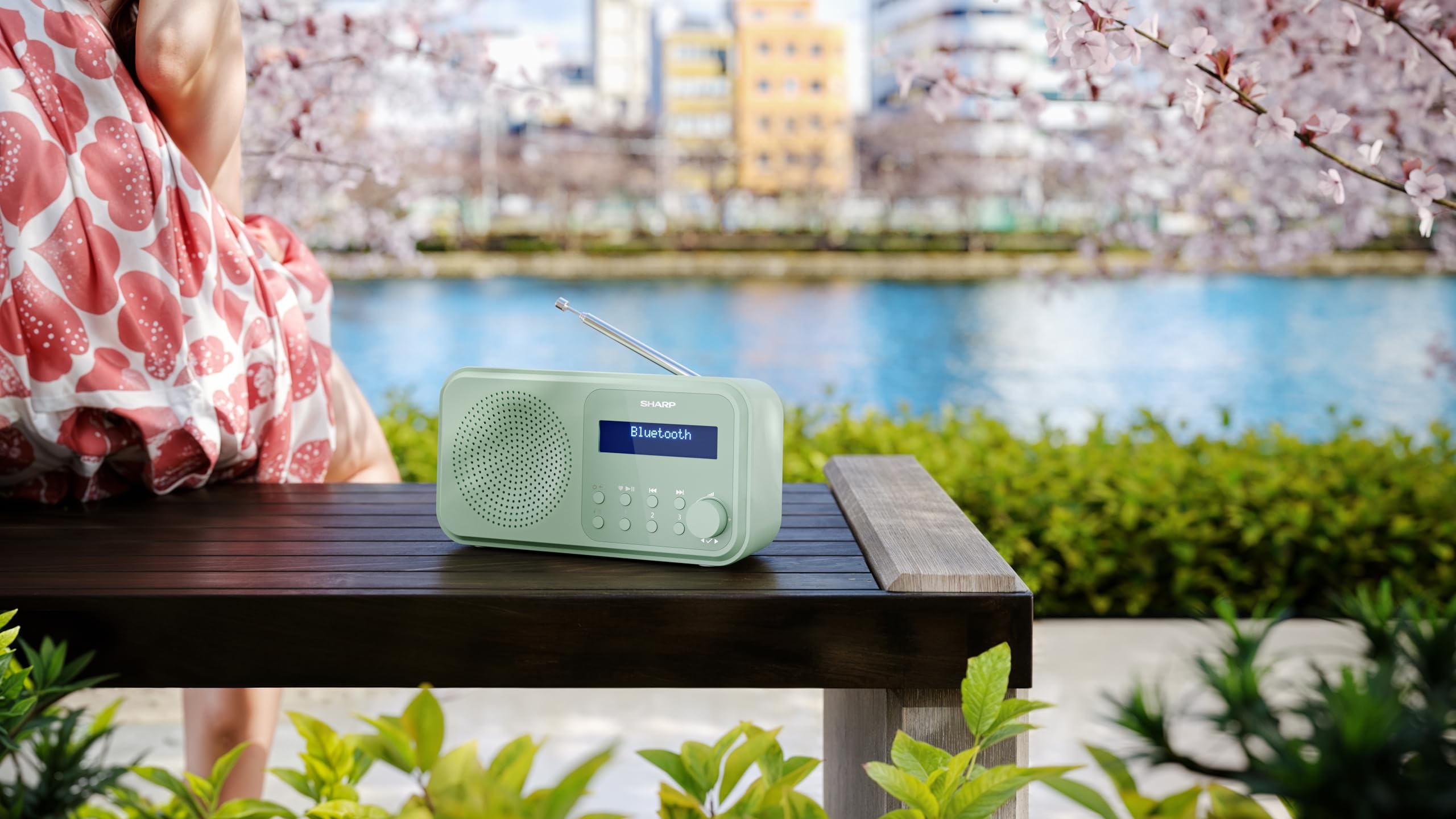 Sharp DR-P420(PK) Tokyo Dab+, Dab i FM przenośne radio cyfrowe z RDS, BT 5.0, USB lub bateriami, mini jack, teleskopową anteną, automatycznym wyszukiwaniem, 20+20 wspomnień, automatycznym czasem i