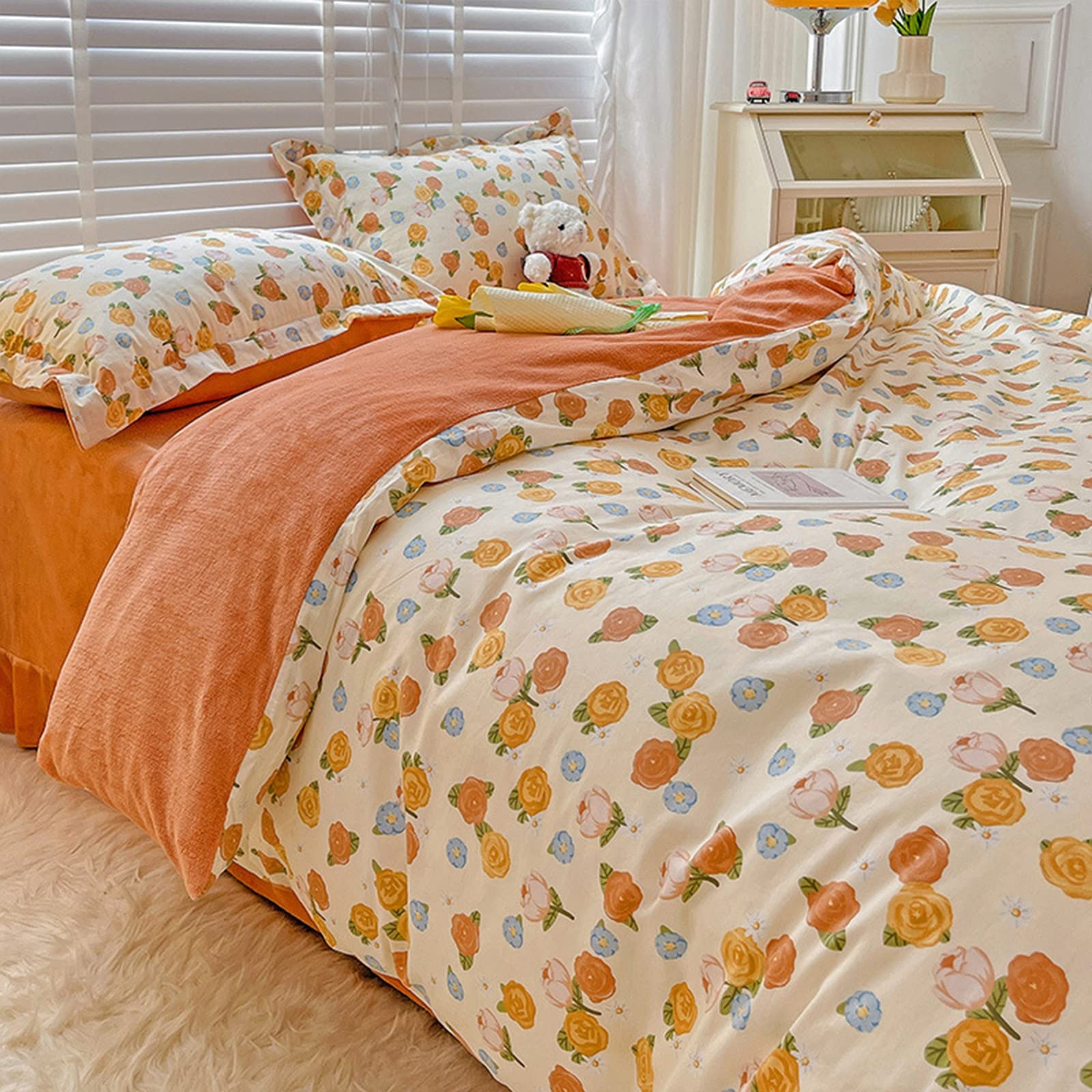 ベッドの上に四セット