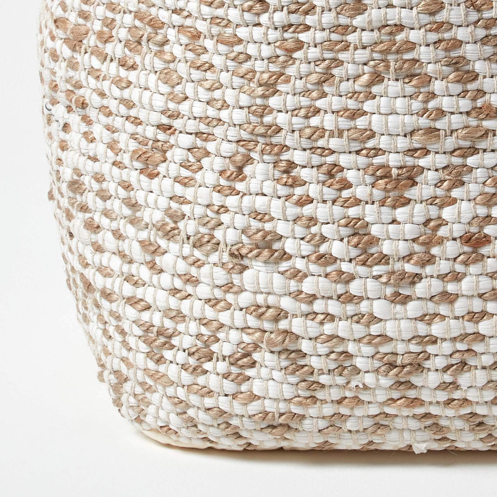 Homescapes Sitzwürfel Sierra 40x40 cm, Pouf mit Ethno-Muster handgefertigt in Natur & Weiß, Fußhocker aus Jute & Baumwolle mit Sitzsack-Füllung