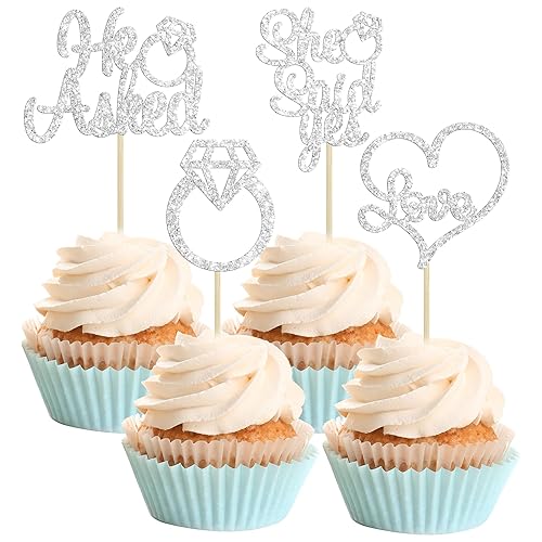Gyufise Paquete de 24 adornos plateados con purpurina con la frase "He Asked She Said Yes" para cupcakes, anillos de diamantes para decoración de