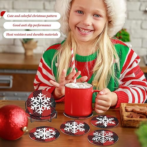Miniatura 5 de Cumule Juego de 8 posavasos de diamantes de copo de nieve de Navidad con soporte, posavasos de arte de diamantes a cuadros rojos y negros para
