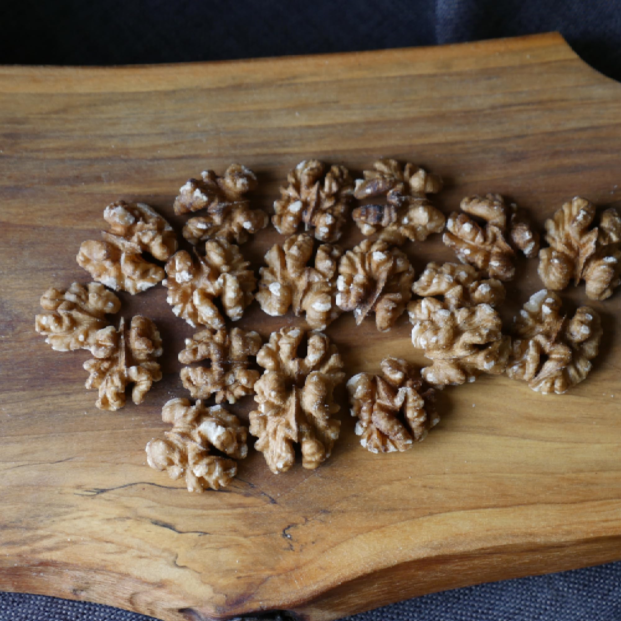 HiFood Walnusskerne 1kg Naturbelassene Geschälte Walnüsse 1000g Großpackung für Küche Bäckerei Bewusste Ernährung Vegan Nüsse für Müsli und Salat