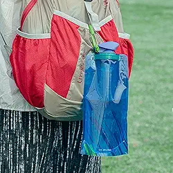 Garrafas de água dobráveis para viagens, festival de música, garrafa de água dobrável com tampa à prova de vazamento, 700 ml, sacos de água reutilizáveis à prova de vazamento para beber, com fecho