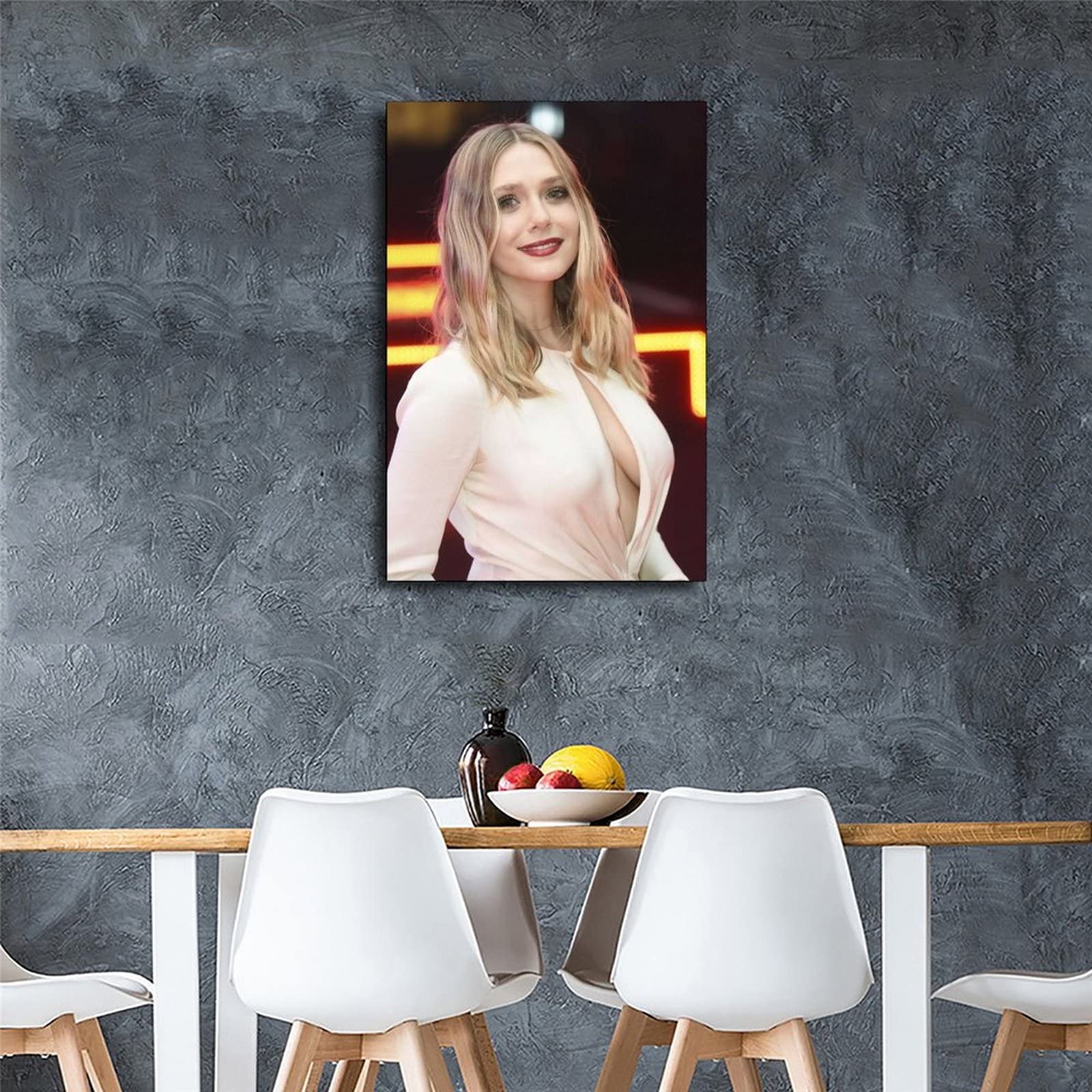 Amazon.co.jp: エリザベス・オルセン セクシー ネックライン セレブ