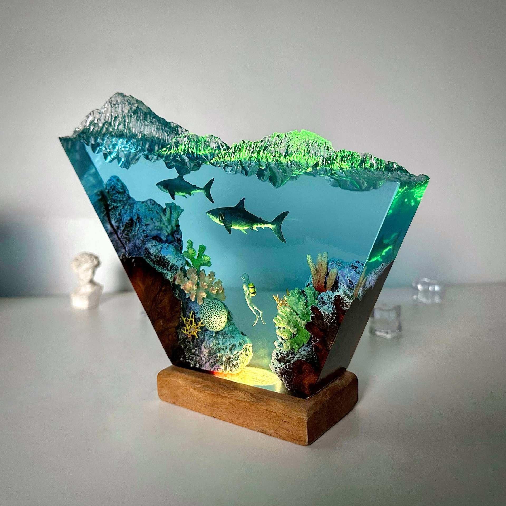 Lampada in Resina Epossidica, Luce LED 3D Scena Subacquea | Lampada Decorativa Artigianale per Camera da Letto, Soggiorno e Arredamento Casa(15*10cm/5.9*3.9in)
