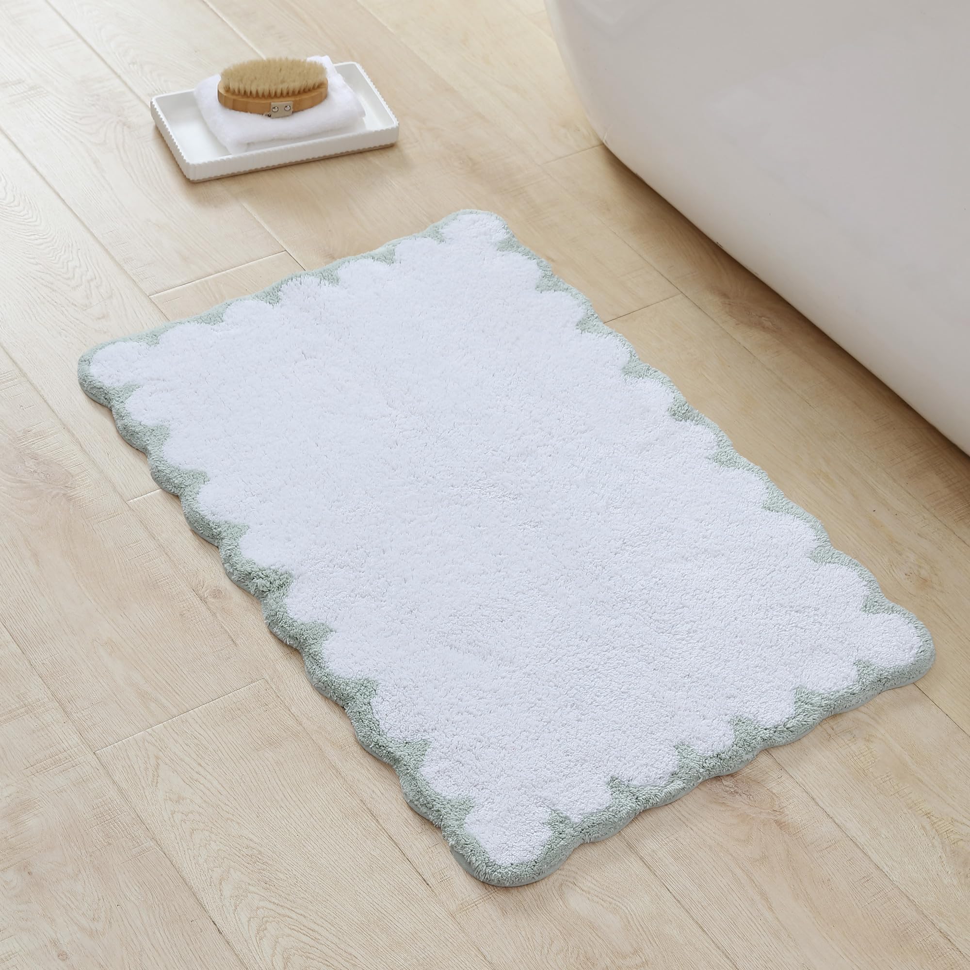 Peri Home Alfombra de baño 100% algodón, Bordada, Suave y Absorbente, capitoné, 20 x 30 Pulgadas, Color Blanco con Vieira Salvia