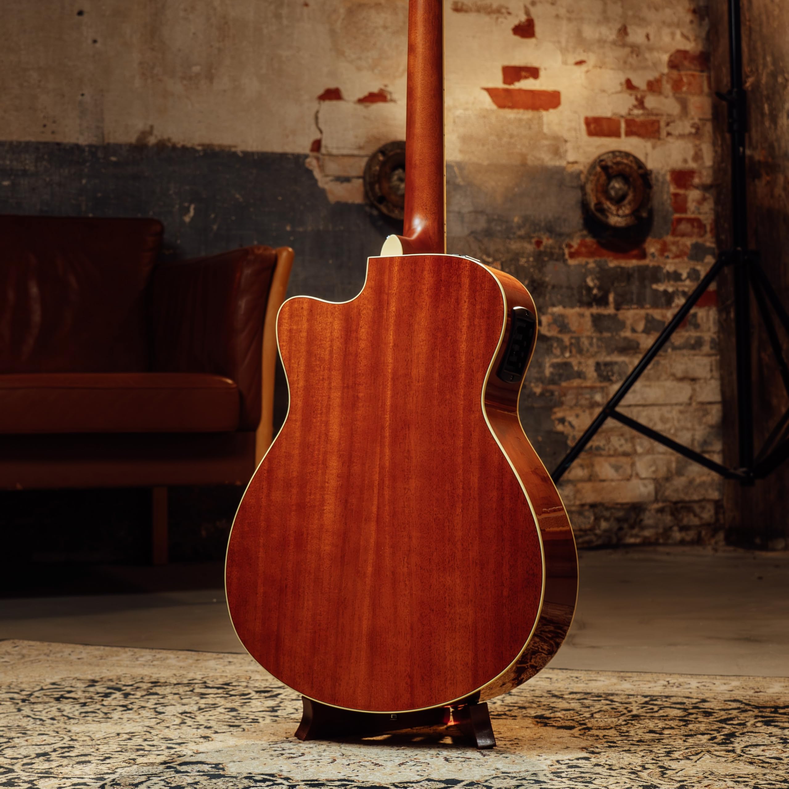 YAMAHA FGX820C Guitarra Electroacústica – Dreadnought Cutaway, Escala 24,96″, Tapa Maciza de Abeto, Fondo & Aros de Caoba, Previo Sistema66 Activo – Natural
