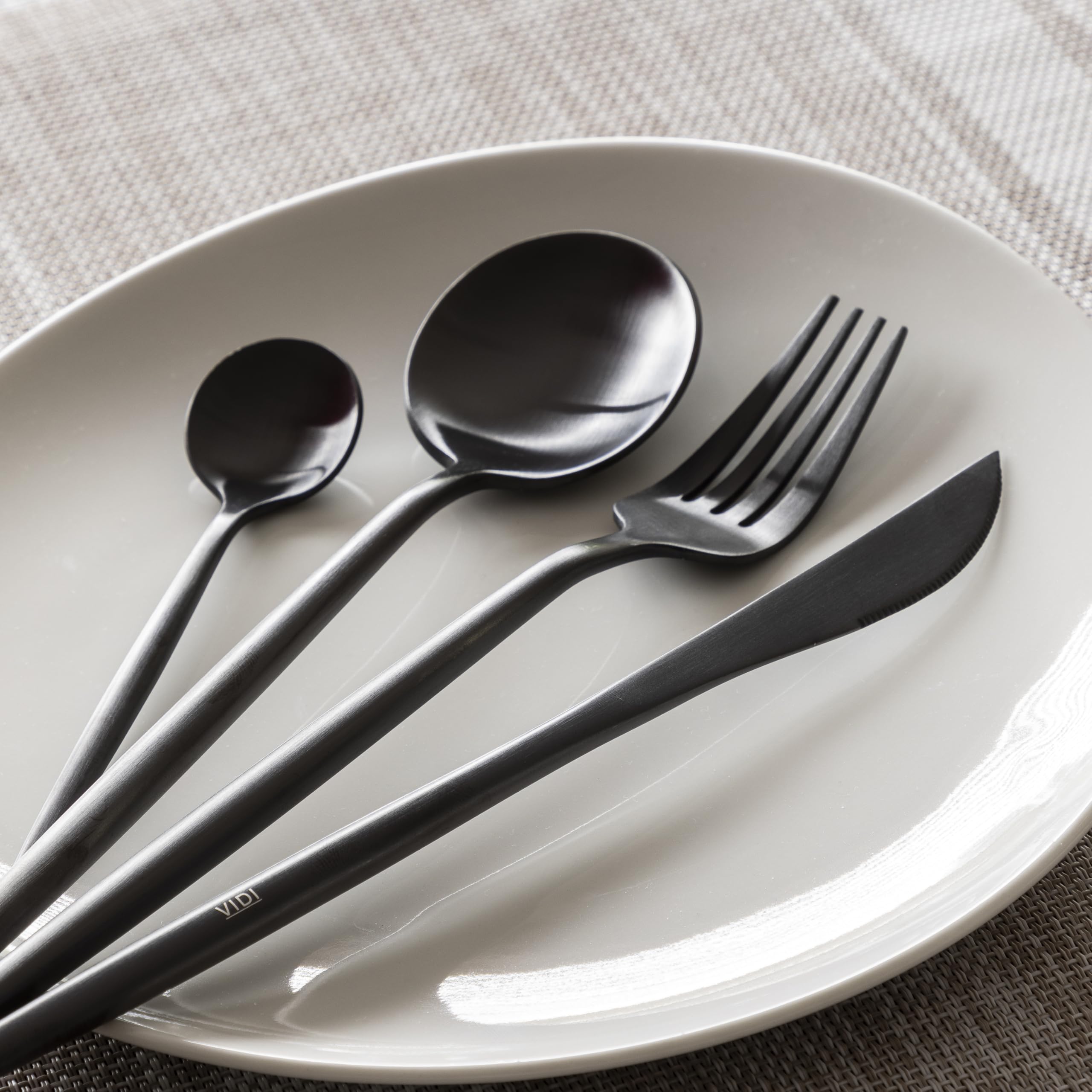 VIDI Ferro Besteckset in Schwarzer Rauch | 24-teiliges Hochwertiger Besteck Set 6 Personen | Rostfrei und Spülmaschinenfest Bestecksets | Löffel Gabeln und Messer Besteckset