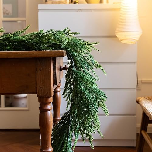 Miniatura 7 de Guirnalda de pino Norfolk de tacto real de 9 pies, guirnalda de Navidad artificial verde para decoración de chimenea, chimenea, ventana, decoración