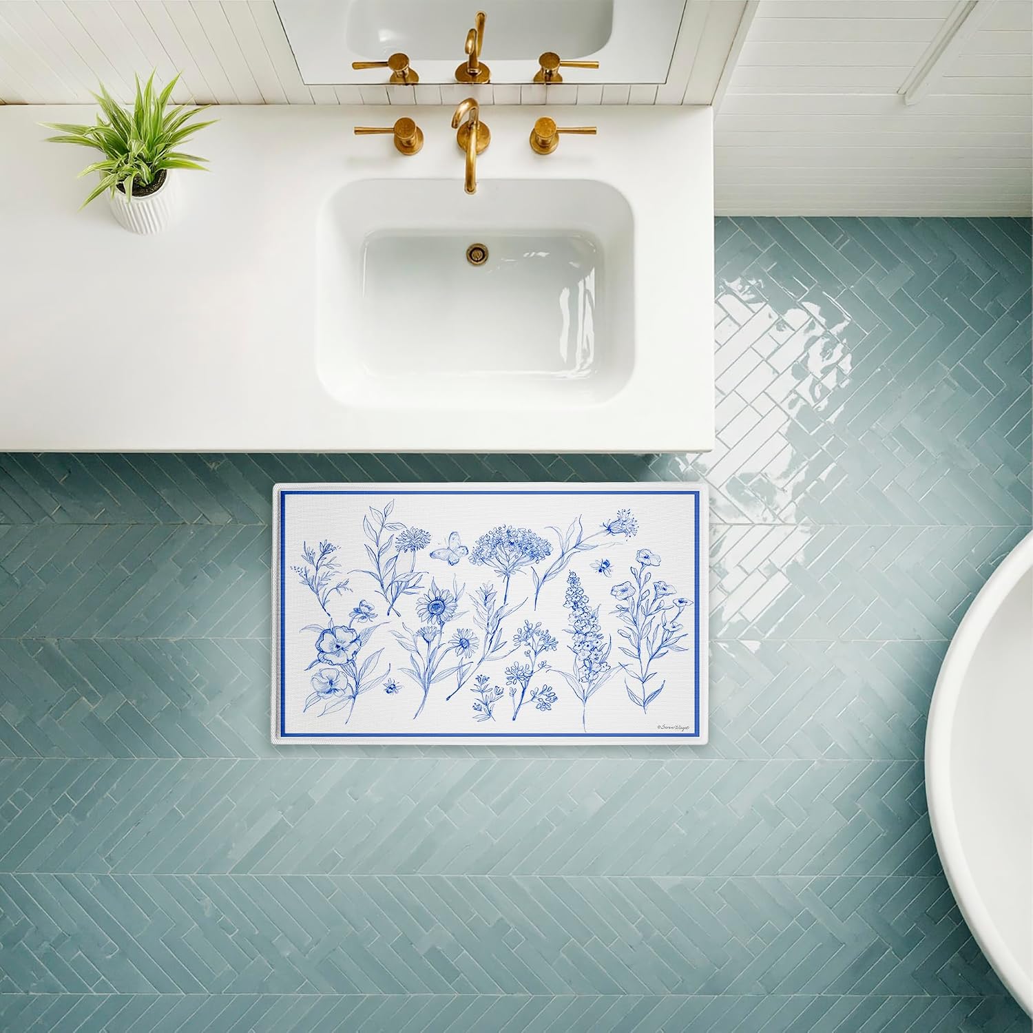 Stupell Industries Single Blue Flower Sprigs Plush Bathroom Mat & Bath Rug, Soft Quick-Dry Non-Slip Bathroom Rug with Recycled Foam Cushion, Botanical Minimalist Floral Design by Susan Winget, 18"x30"