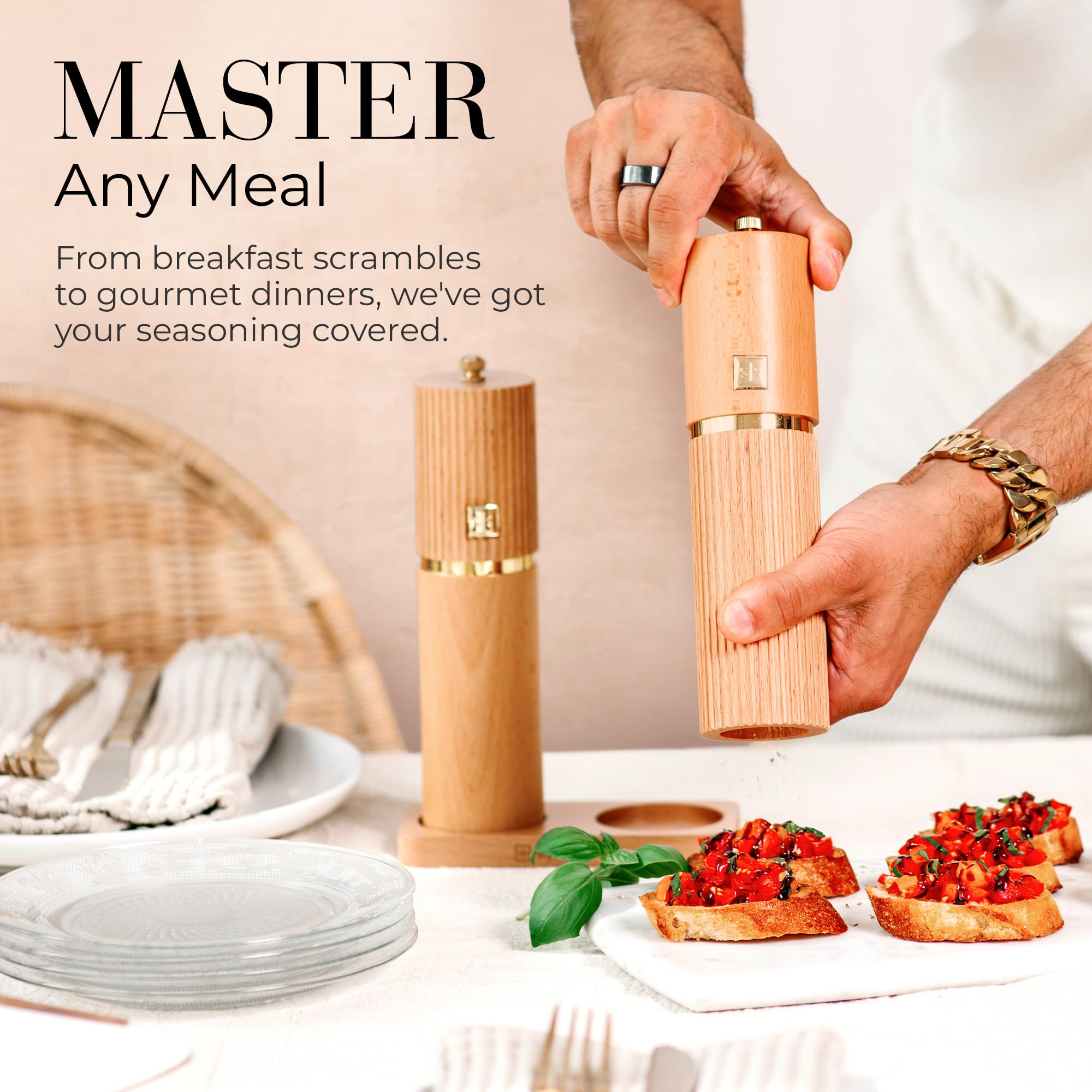 Moulin à sel et poivre en bois Styled Settings avec accents dorés – Ensemble rechargeable moulins céramiques réglables support assorti