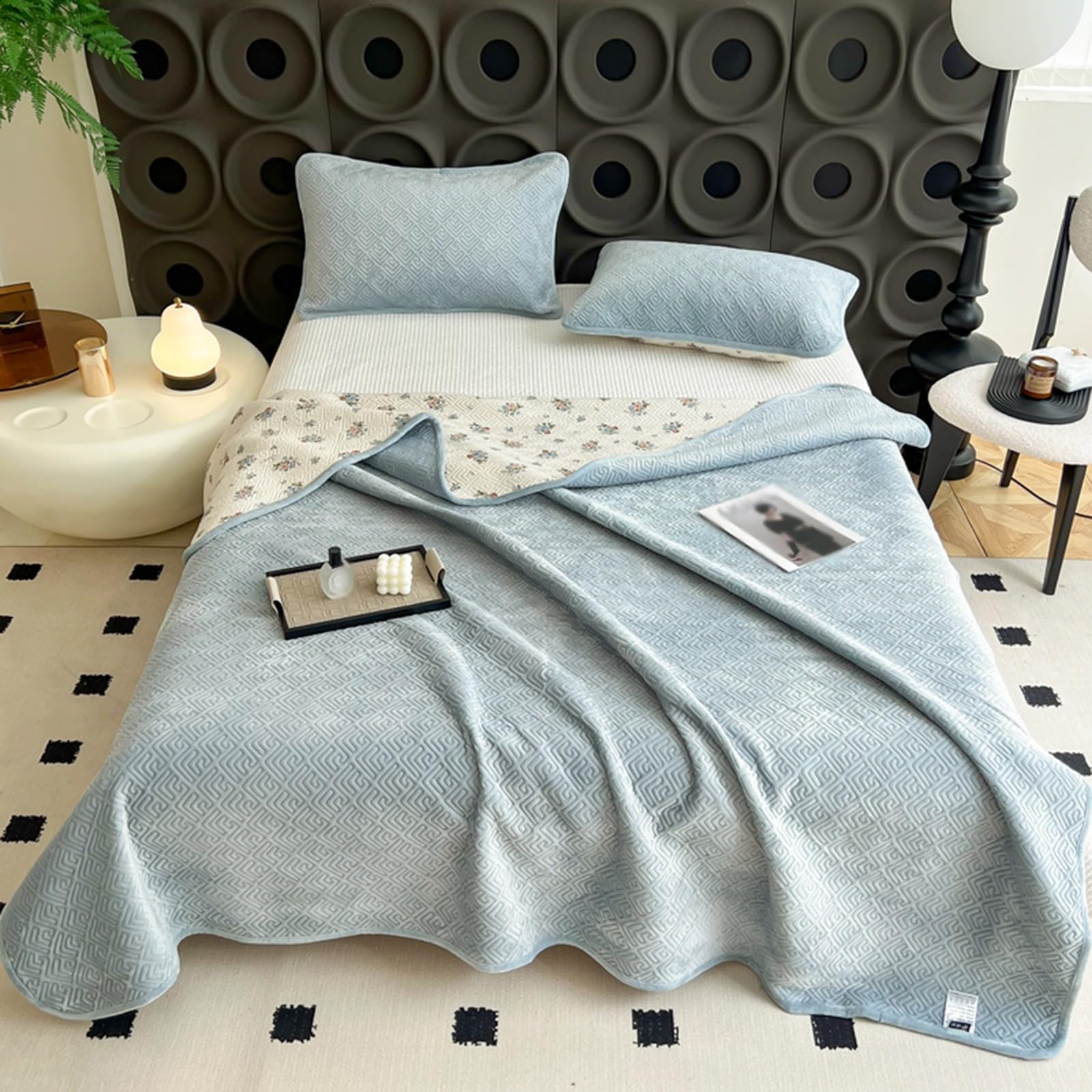 XHCTNN Oversized King Bedspread Extra Wide - Fashion Print Simple Style Bed Cover Ultra Soft Lightweight Double Sided Contrasting Color Design Blanket, Milk Velvet/Cotton Fabric(Blue,250 * 220cm)