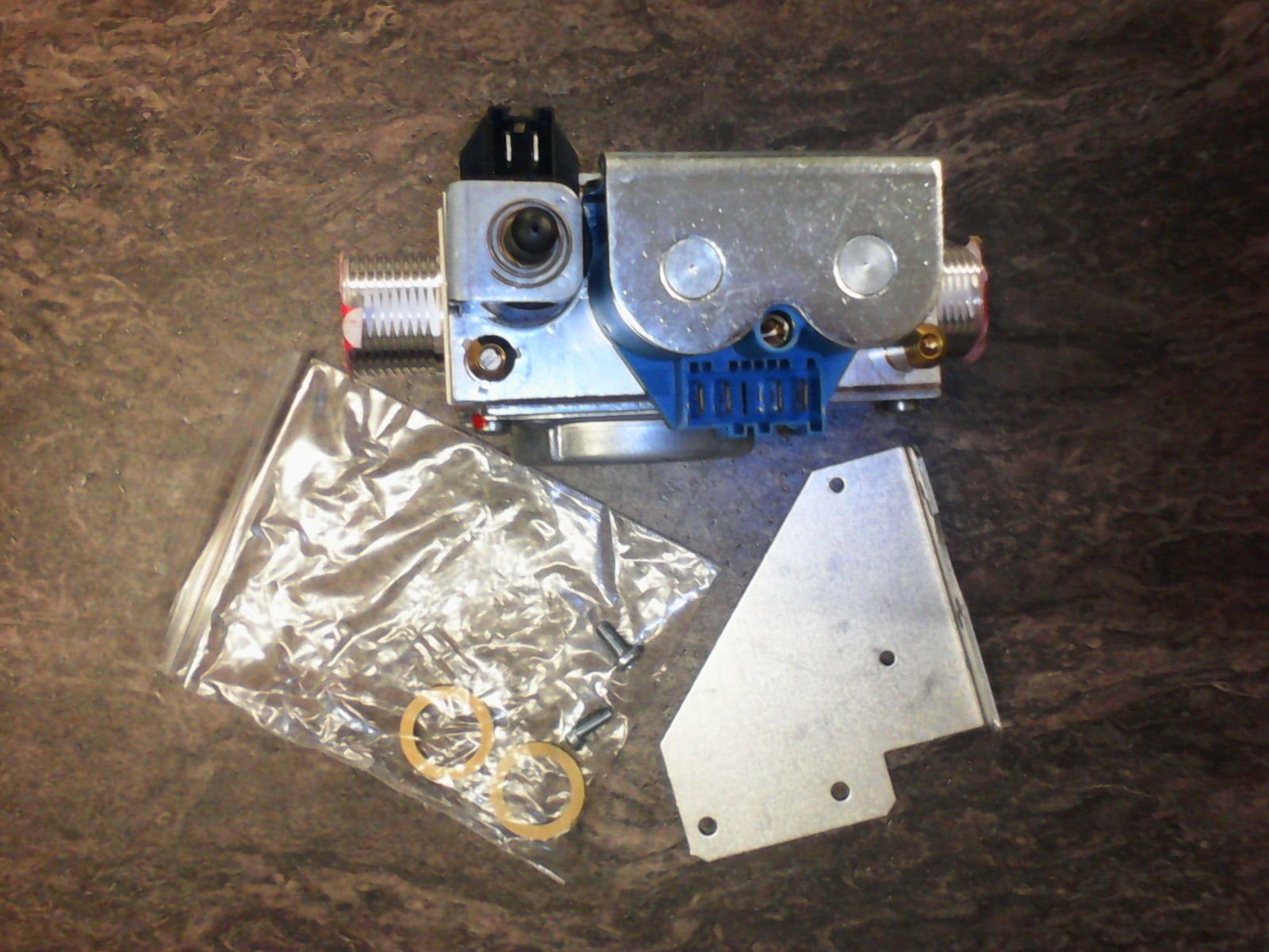 Worcester Bosch Worcester 87161026730 Gas Valve- Dungs Ref: 239