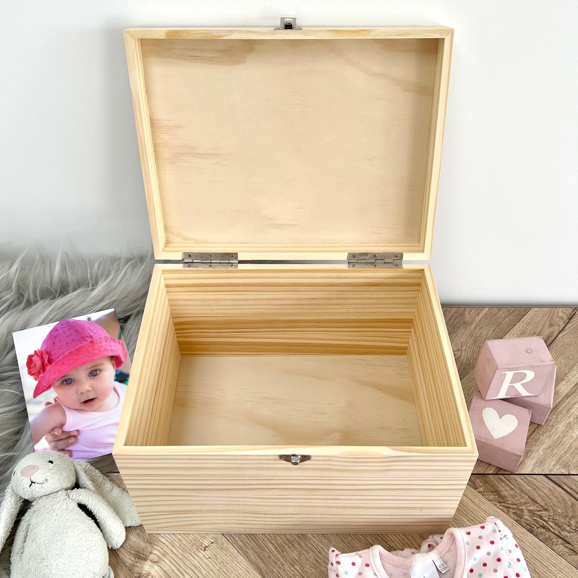 Scatola dei ricordi personalizzata per bambini, ghirlanda rosa, scatola regalo per ricordi preziosi per neonati, nome e data personalizzati, scatola di pino con cerniere e chiusura in metallo, 30 cm x