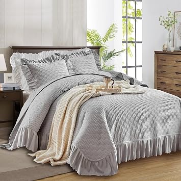 Ruffled Quilt Bedding Set Queen Size 96 * 96in - 3 Pieces Solid Shabby Chic Farmhouse Ruffles Rustic Coverlet Lightweight Fluffy Summer Oversized Bedspread with Shams for Women Men Gray