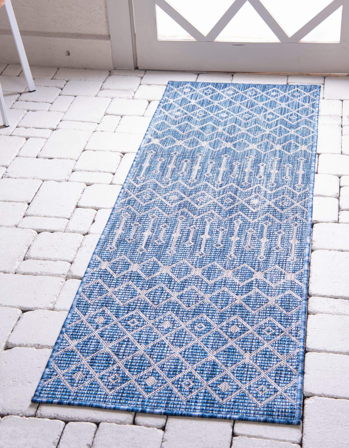 Unique Loom Outdoor Trellis Collection Area Rug - Tribal Trellis (2' x 8' Runner, Blue/ Ivory)