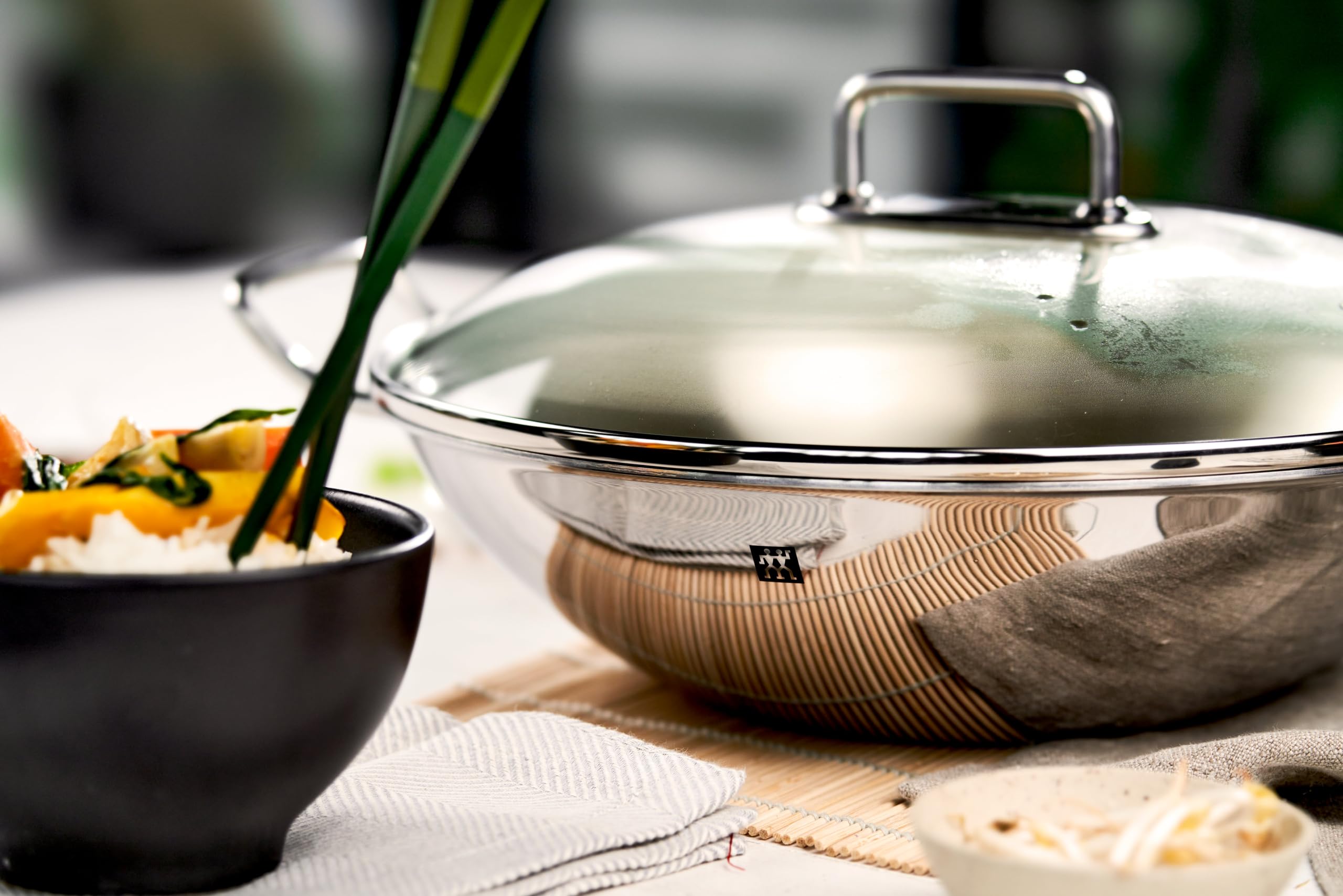 ZWILLING Plus Wokpfanne, 32 cm, Edelstahl, mit Glasdeckel und Edelstahlgitter, Backofen und Induktionsgeeignet, Silber