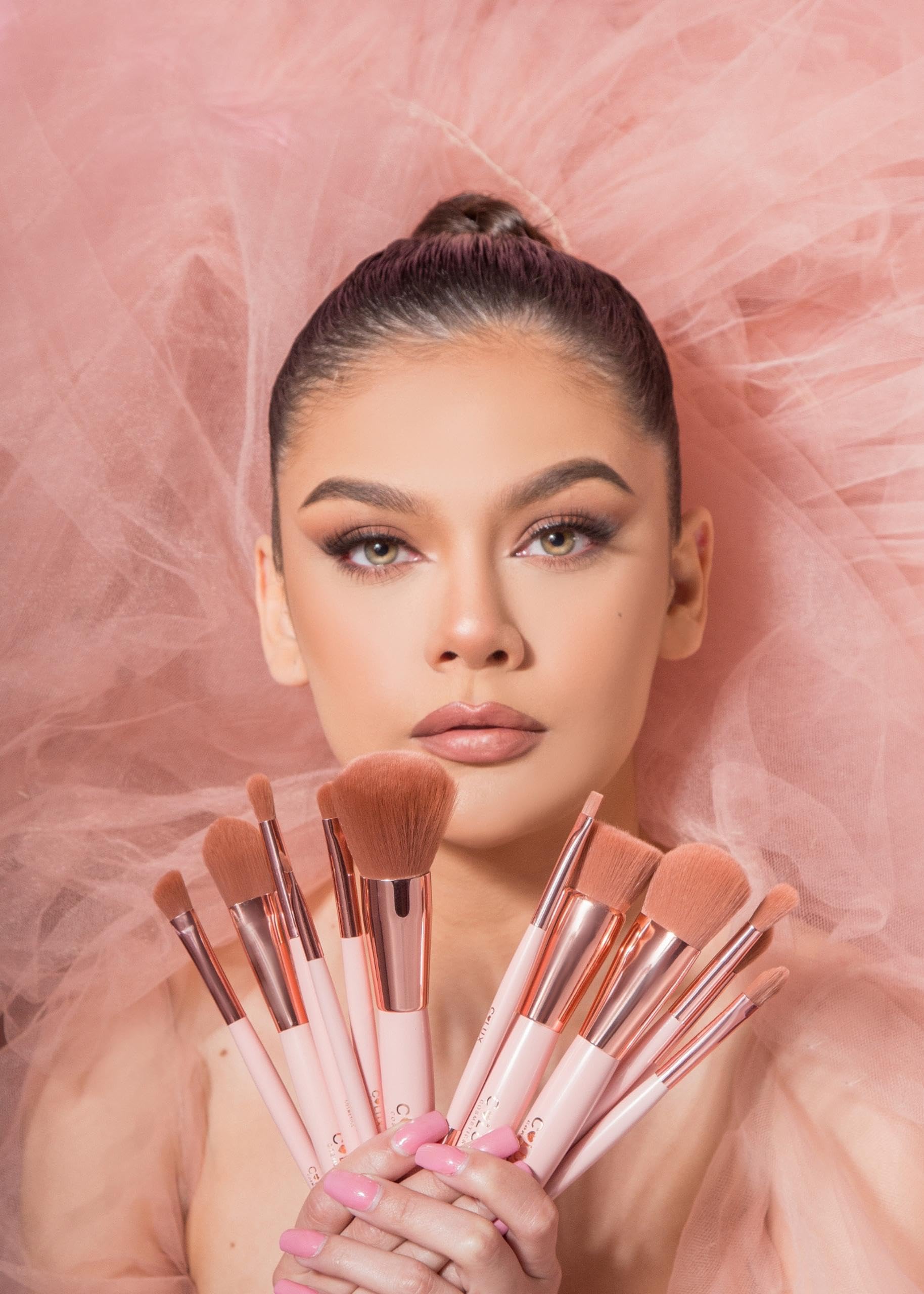 Hug and Kisses 24-Piece Makeup Brush Set - Soft Pink Design, Cruelty-Free Synthetic Bristles, Complete Face and Eye Brush Kit with Travel-Friendly Holder - Ideal for Beginners, Professionals & Gifts