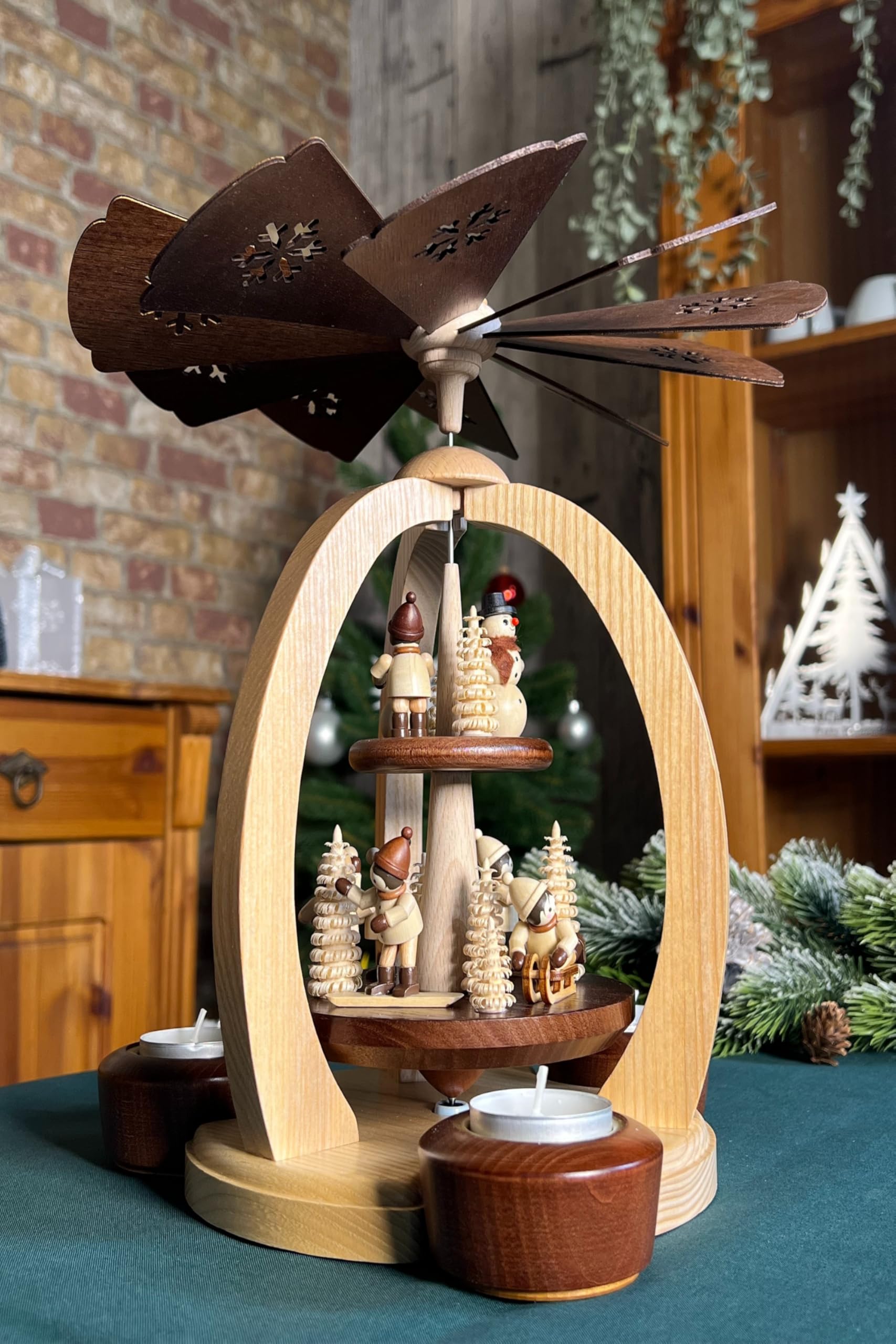2-stöckige Weihnachtspyramide WINTERKINDER - Exklusiv - 28 cm - 100% Erzgebirge Pyramide Braun
