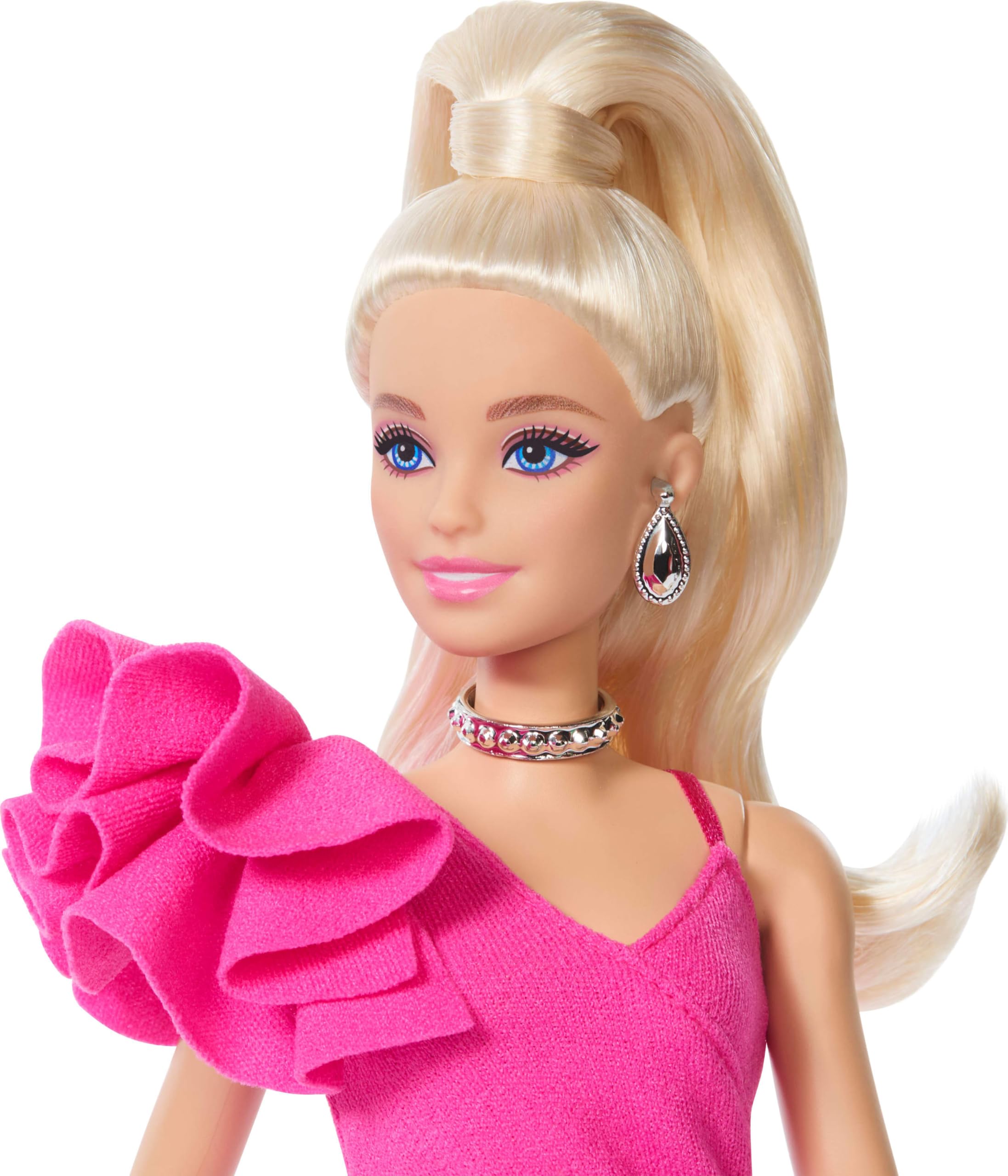 Barbie - Deluxe Style n. 15, bambola con abito Barbiecore rosa acceso, capelli biondi raccolti in una coda alta, collant neri in pizzo, pochette e gioielli argentati inclusi, JJN73